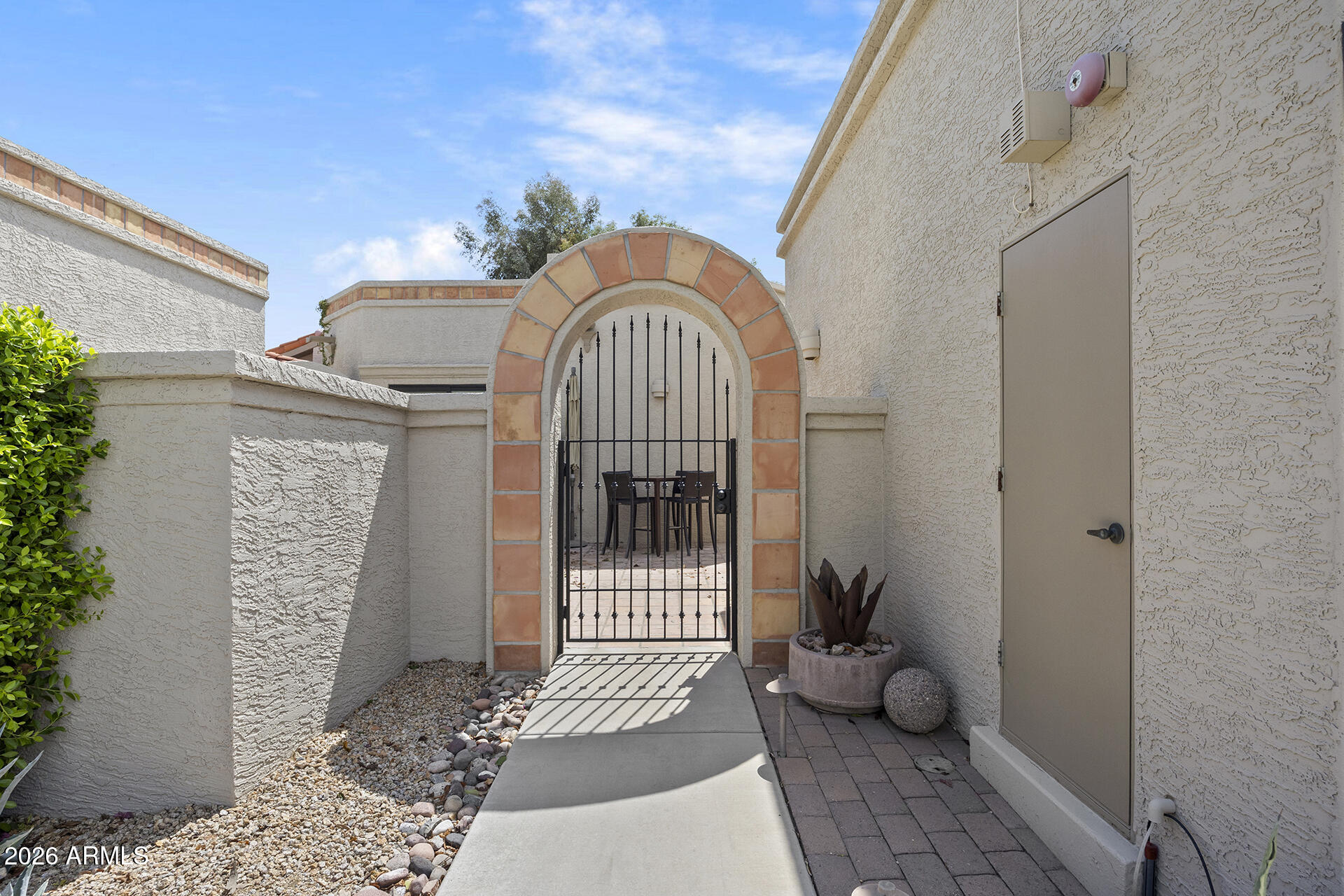LAS PALOMAS - Residential Lease