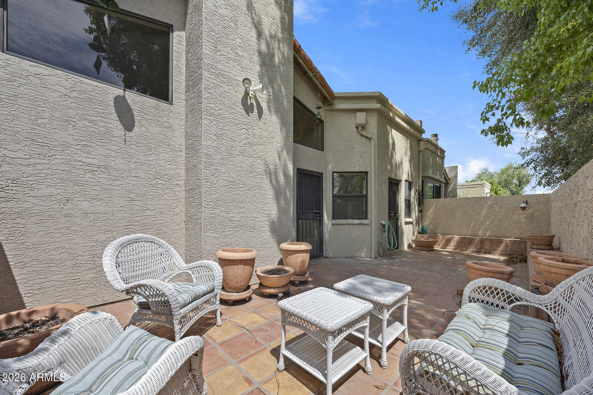 LAS PALOMAS - Residential Lease