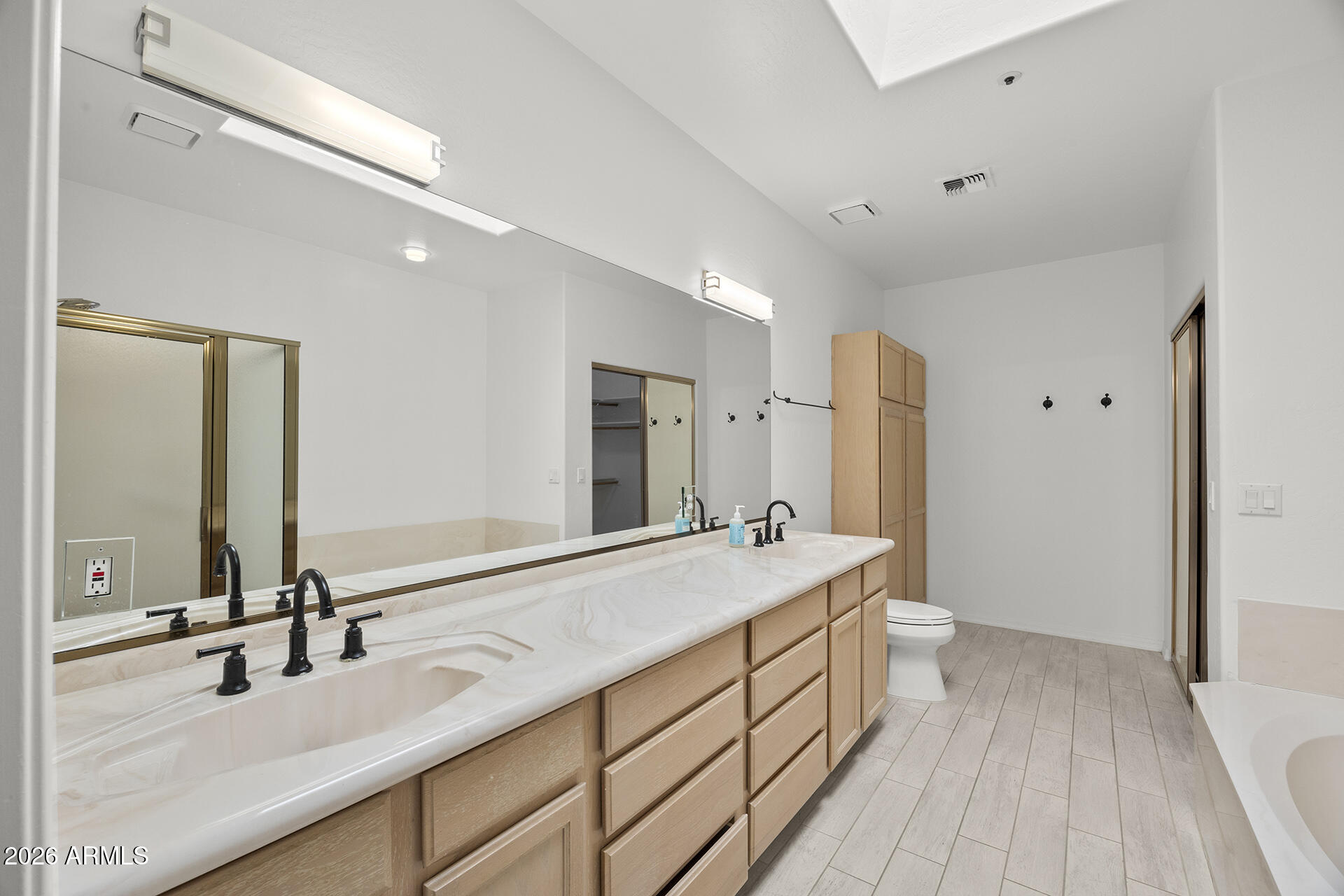 LAS PALOMAS - Residential Lease