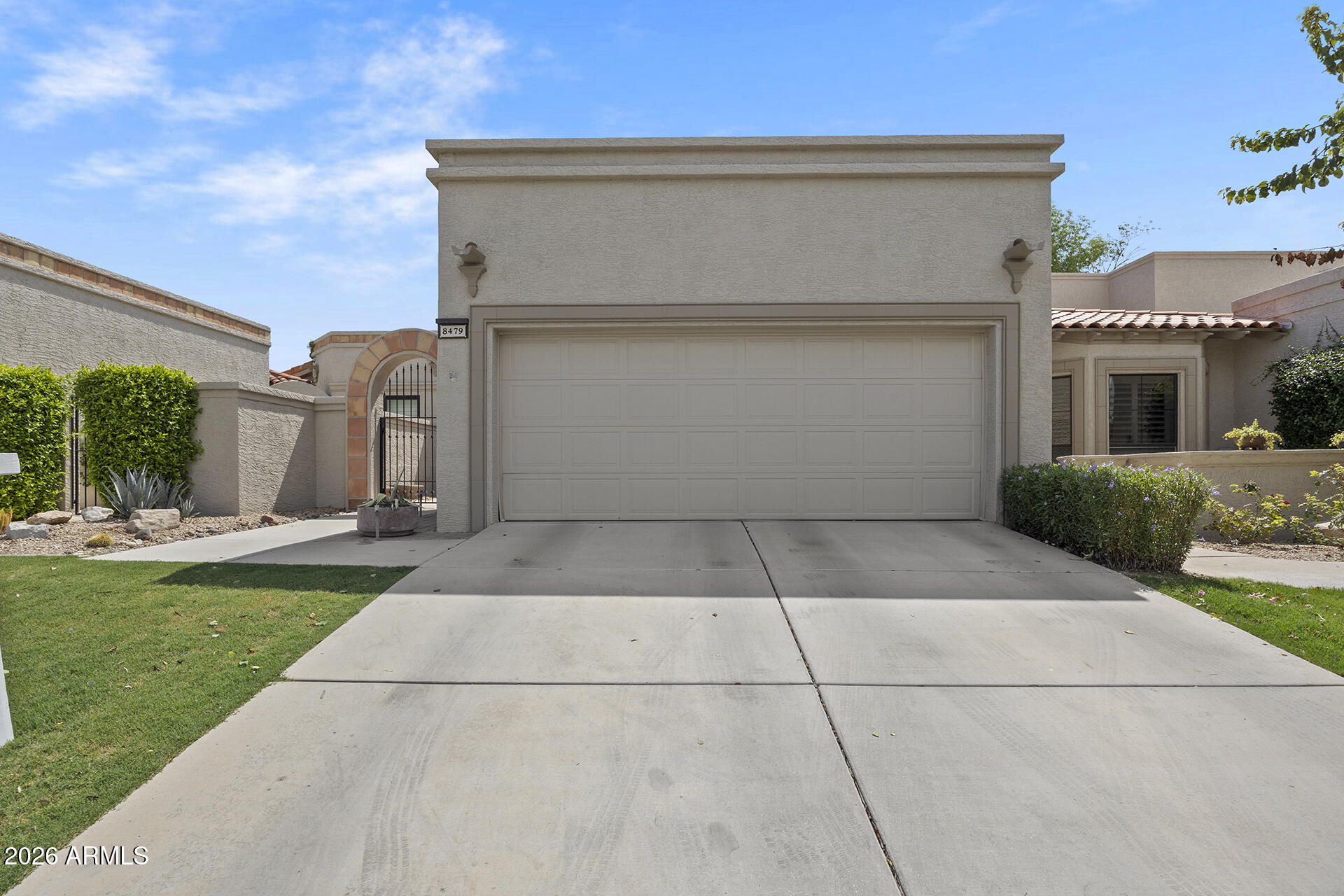 LAS PALOMAS - Residential Lease