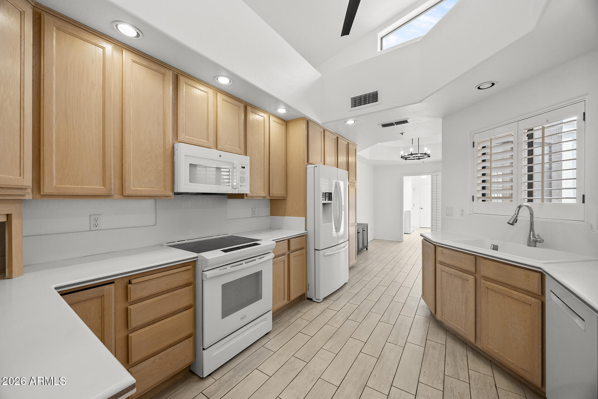 LAS PALOMAS - Residential Lease