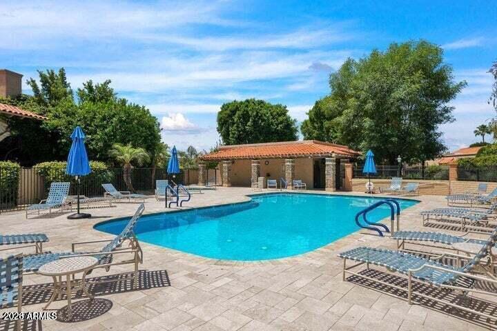 LAS PALOMAS - Residential Lease