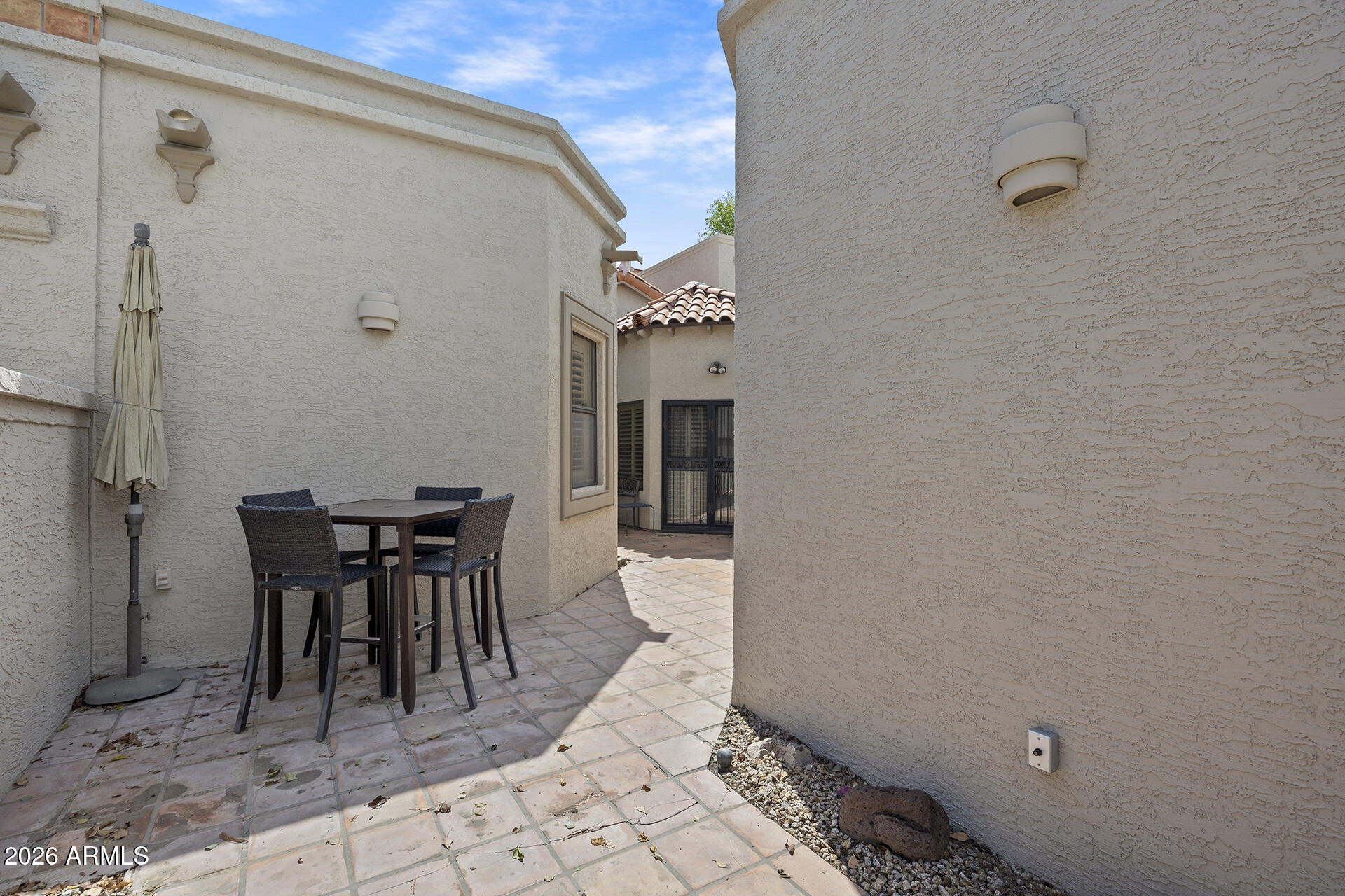 LAS PALOMAS - Residential Lease