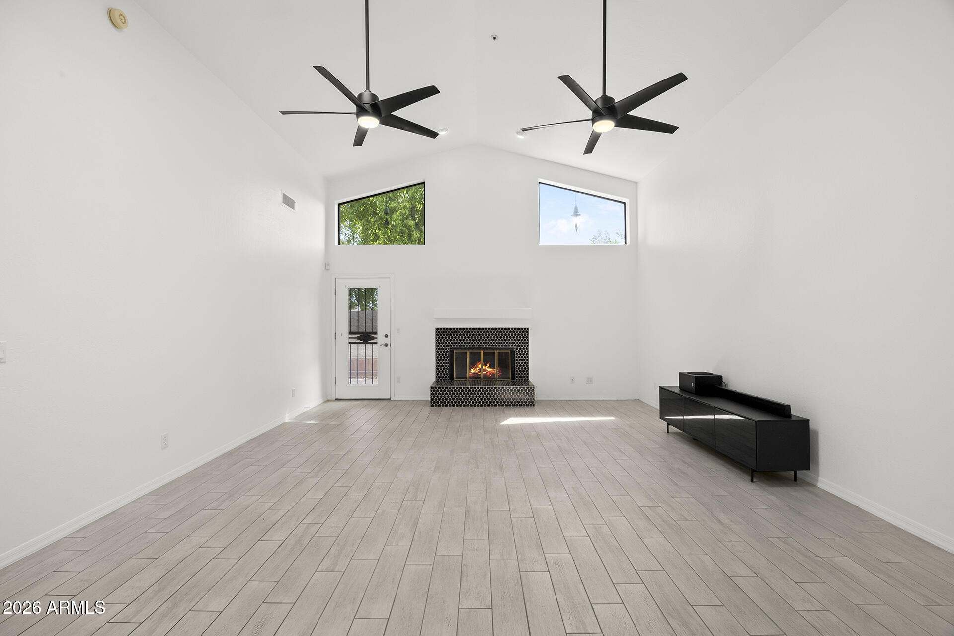 LAS PALOMAS - Residential Lease