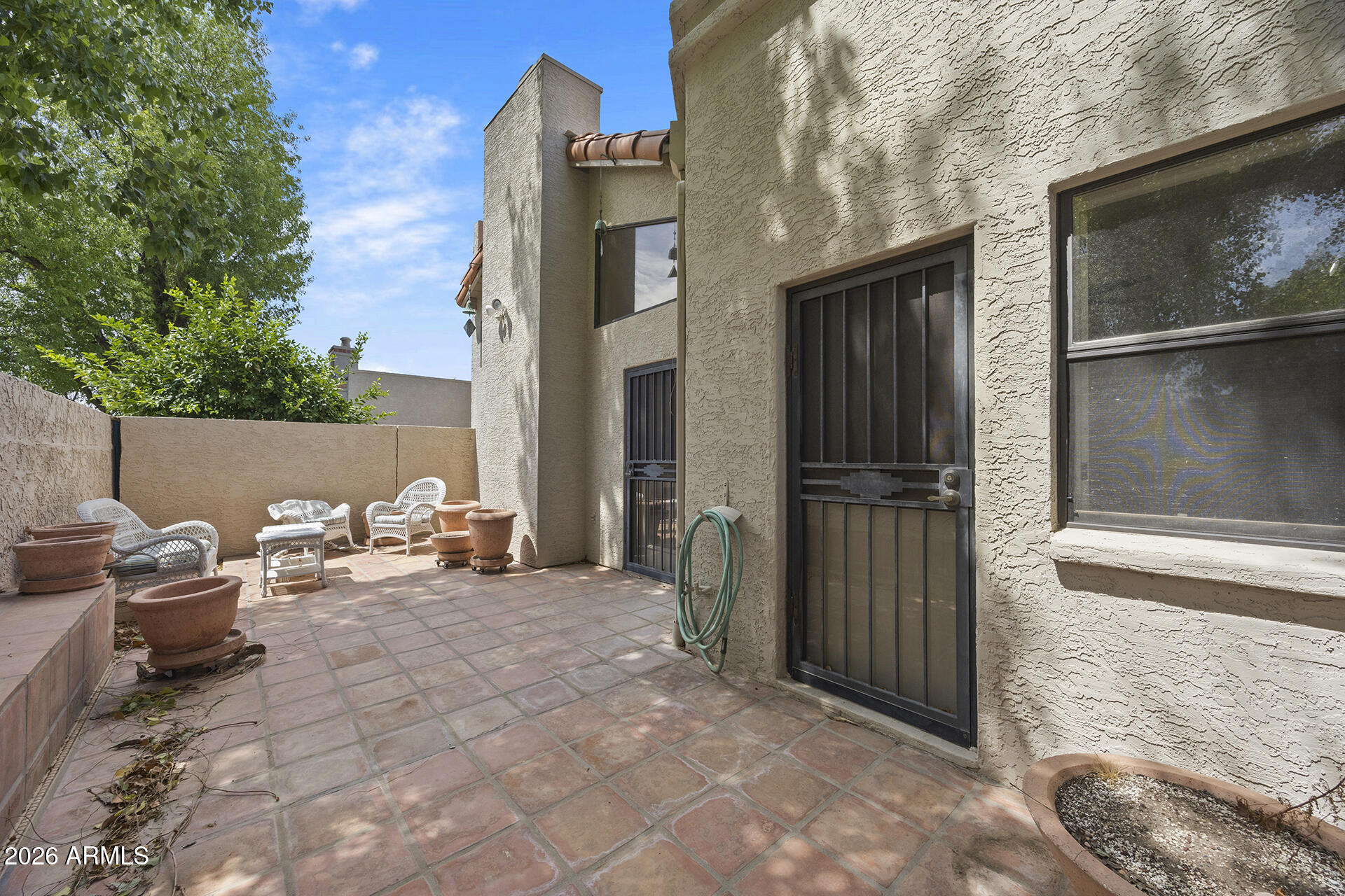 LAS PALOMAS - Residential Lease