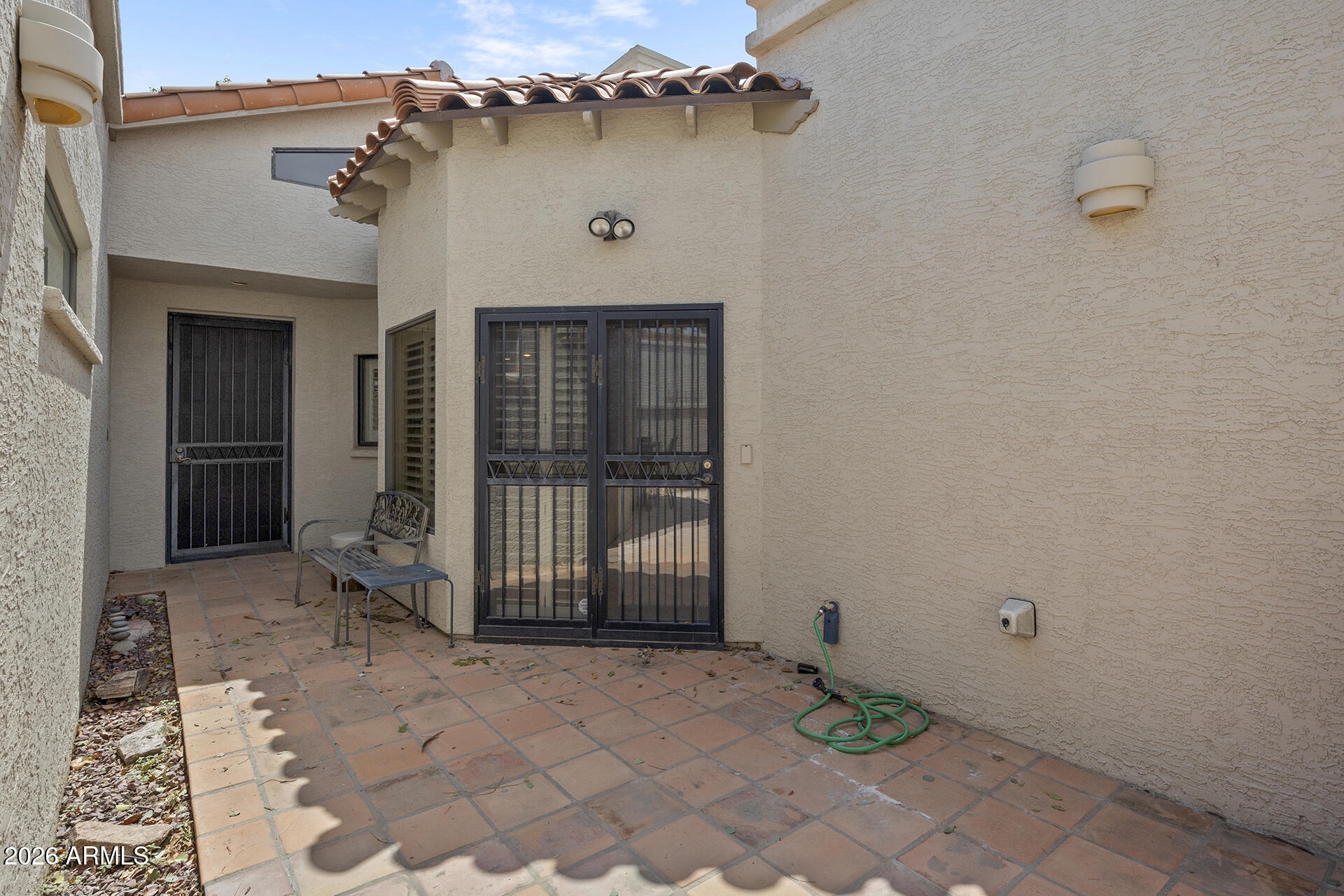 LAS PALOMAS - Residential Lease