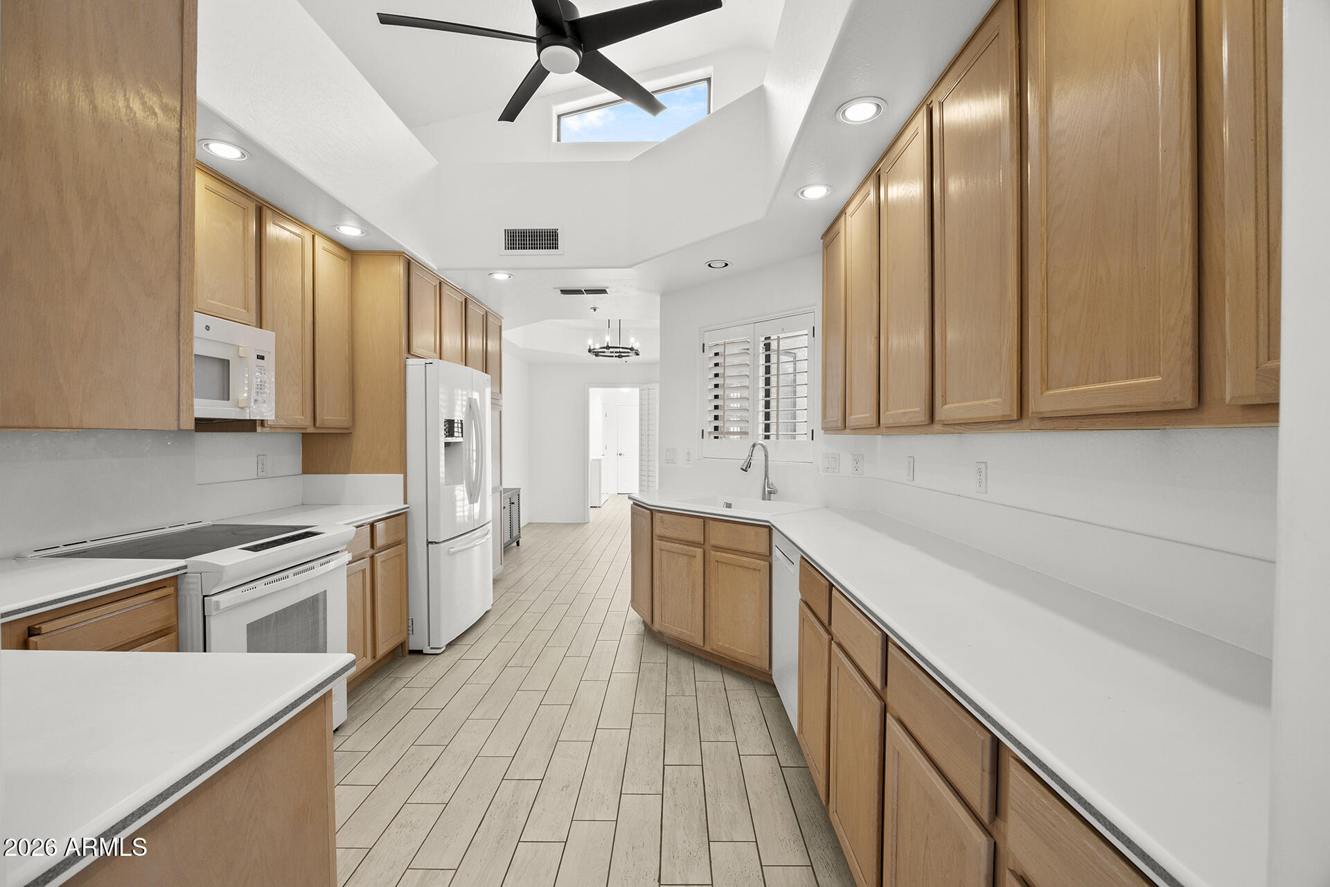 LAS PALOMAS - Residential Lease
