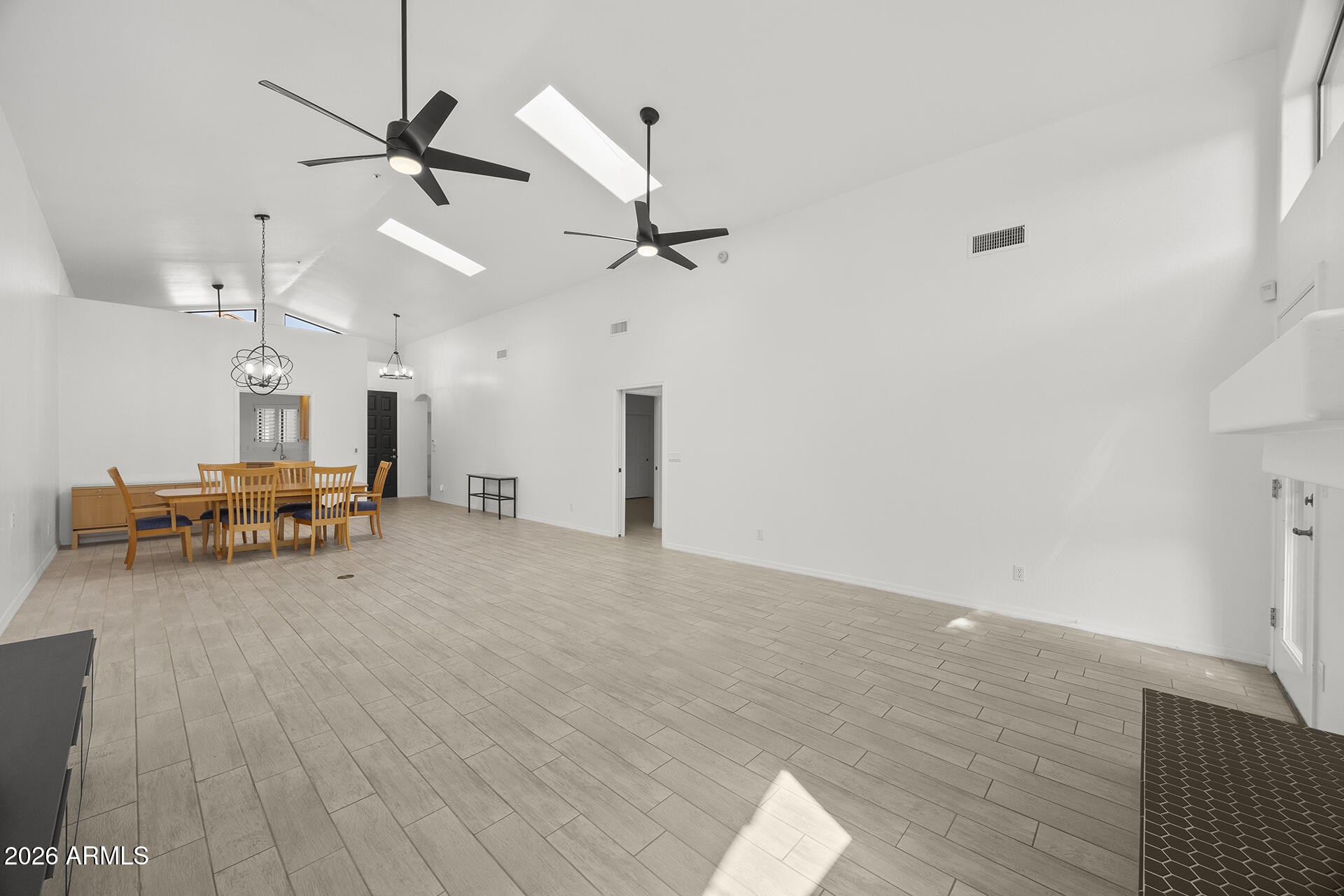LAS PALOMAS - Residential Lease