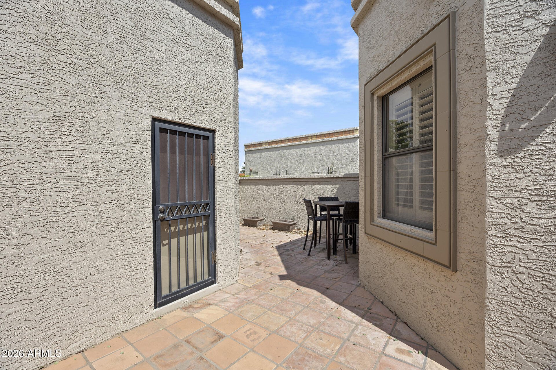 LAS PALOMAS - Residential Lease