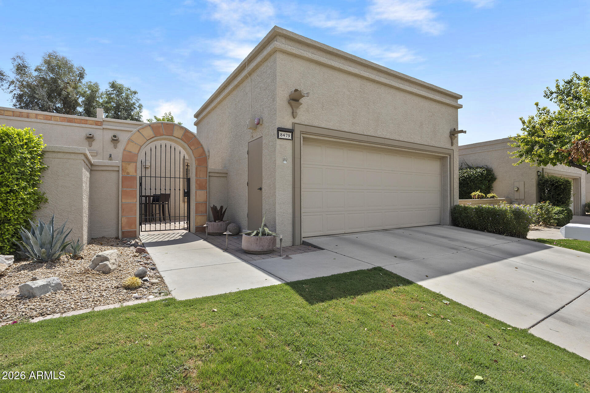 LAS PALOMAS - Residential Lease