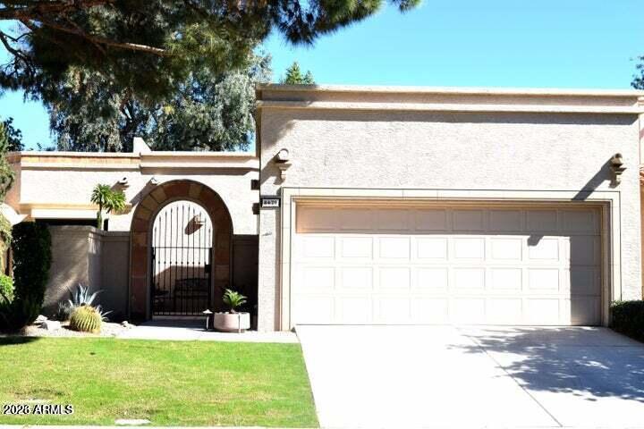 LAS PALOMAS - Residential Lease