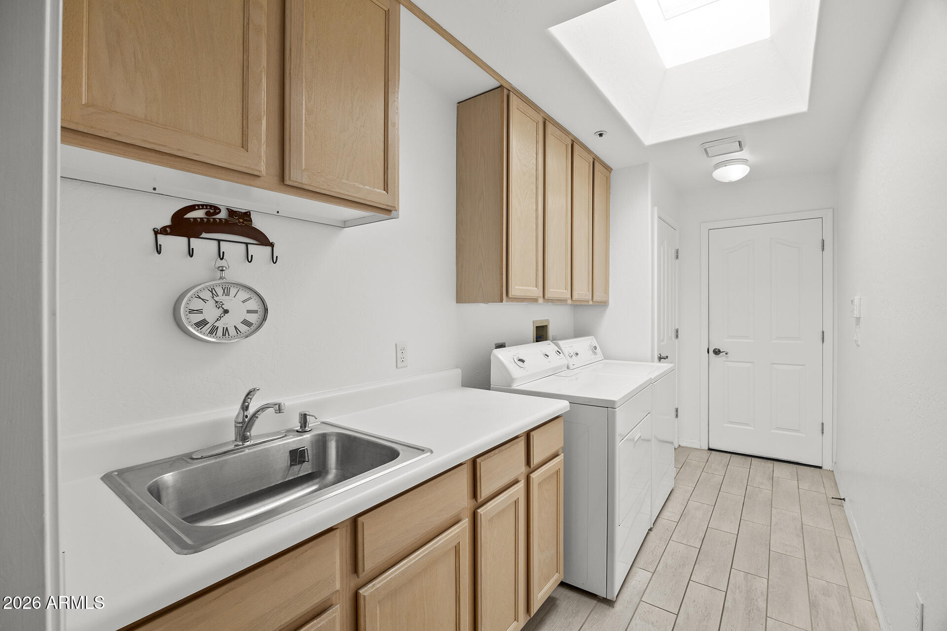 LAS PALOMAS - Residential Lease