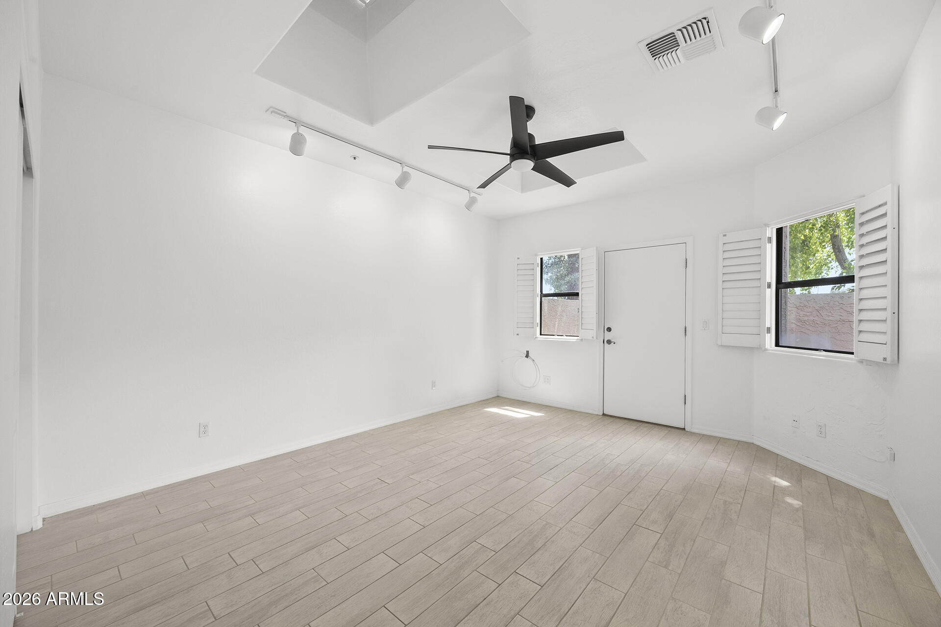LAS PALOMAS - Residential Lease