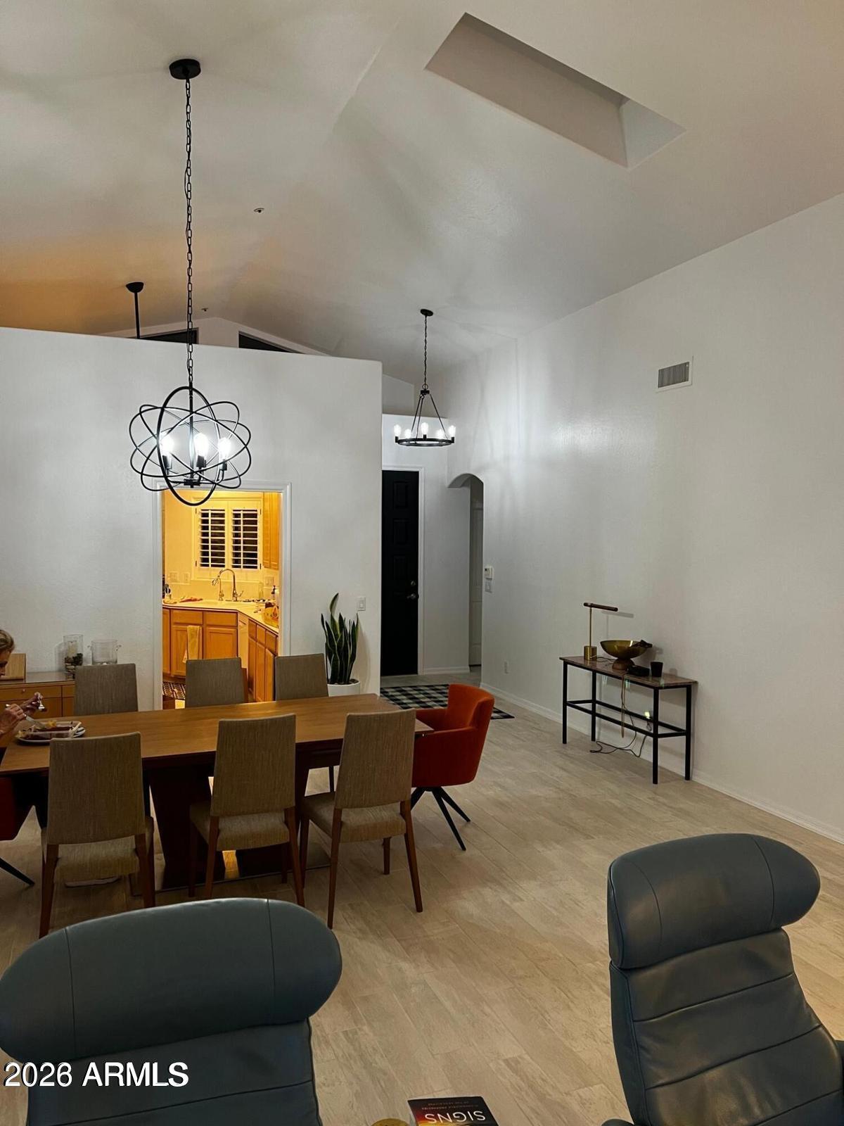 LAS PALOMAS - Residential Lease