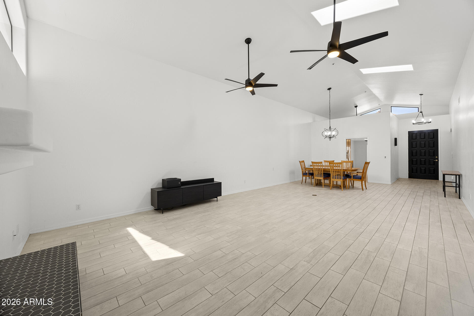 LAS PALOMAS - Residential Lease