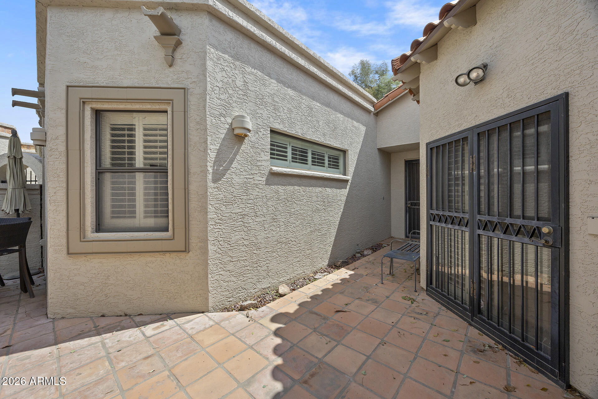LAS PALOMAS - Residential Lease