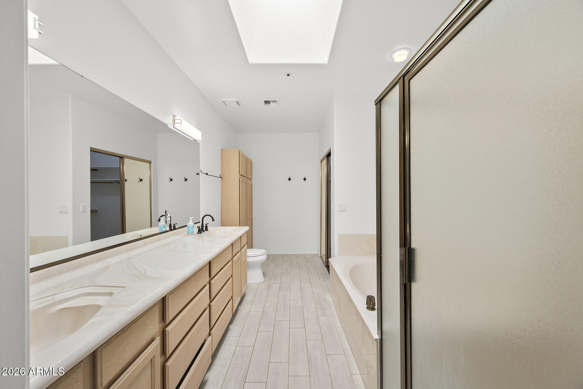 LAS PALOMAS - Residential Lease