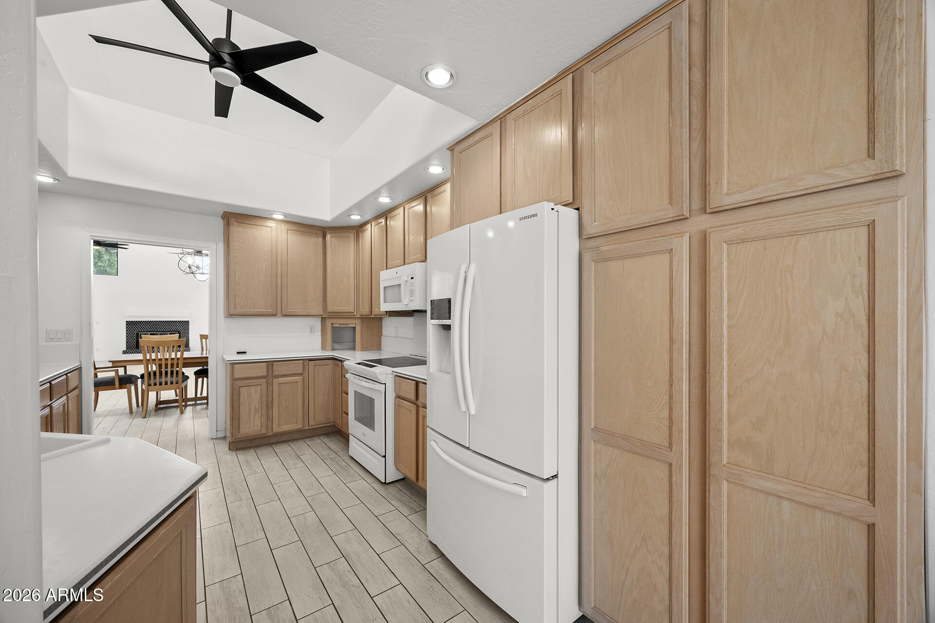 LAS PALOMAS - Residential Lease