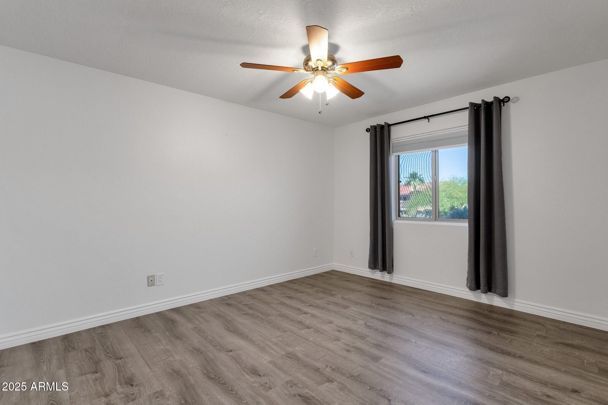 KINGSDALE CONDOMINIUMS UNIT 15 - Residential