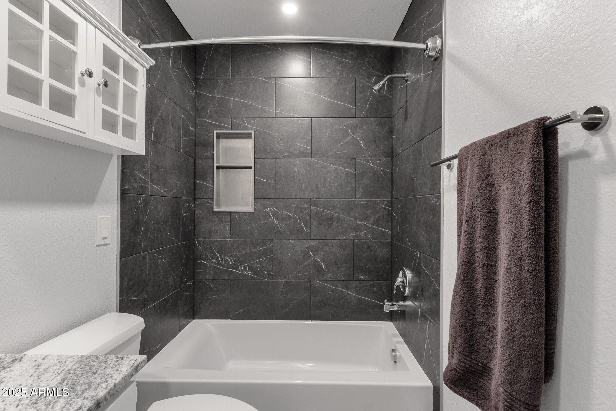 KINGSDALE CONDOMINIUMS UNIT 15 - Residential