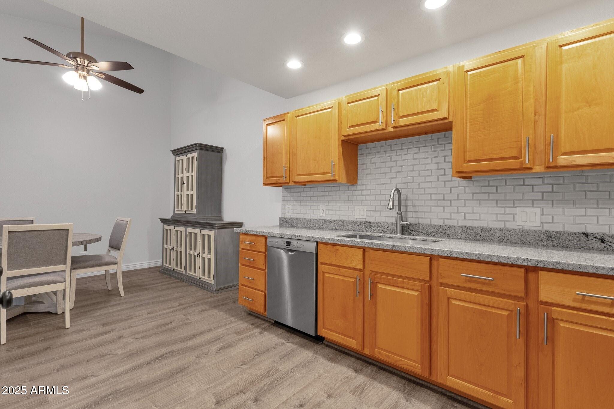 KINGSDALE CONDOMINIUMS UNIT 15 - Residential