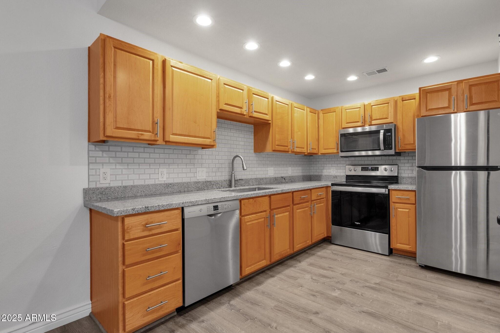 KINGSDALE CONDOMINIUMS UNIT 15 - Residential