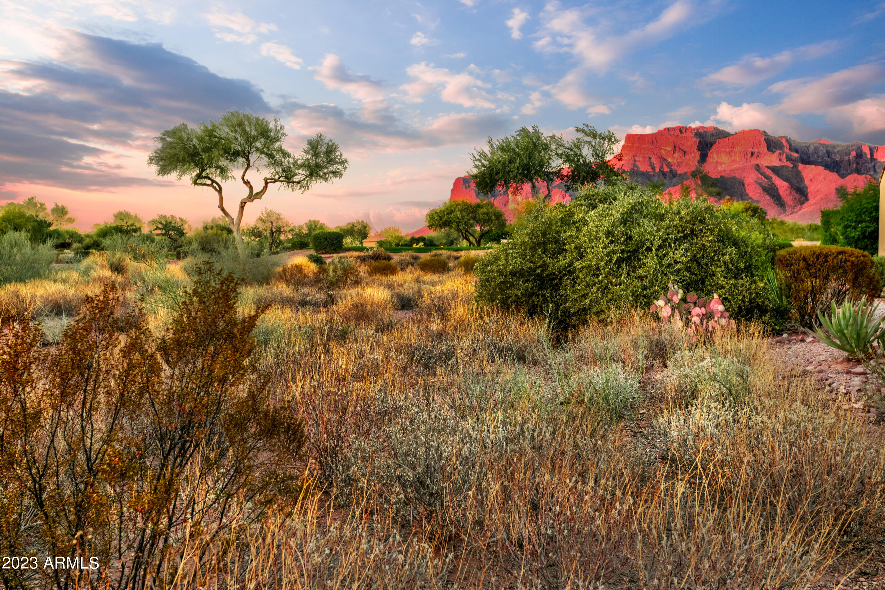 SUPERSTITION MOUNTAIN - Land