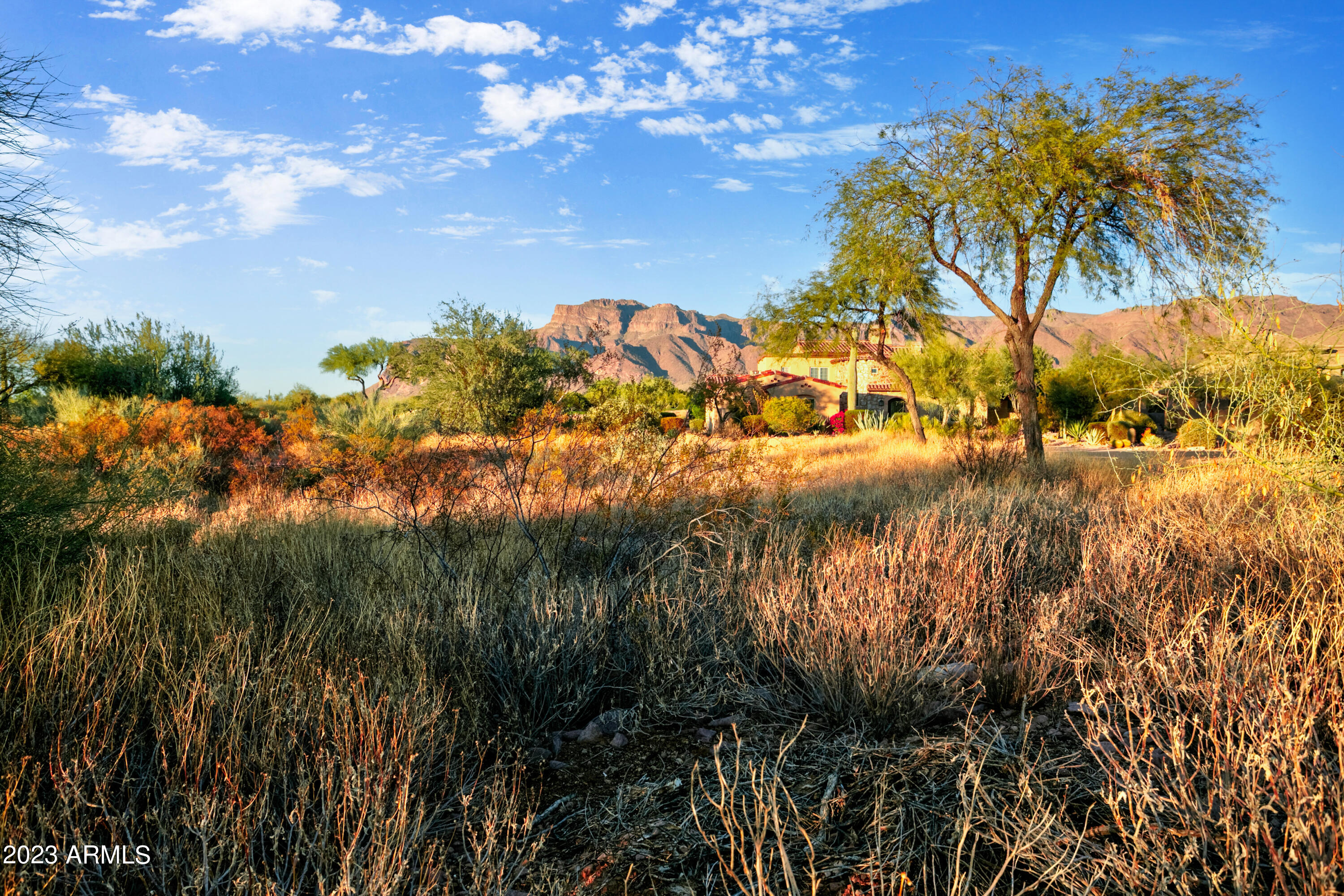 SUPERSTITION MOUNTAIN - Land