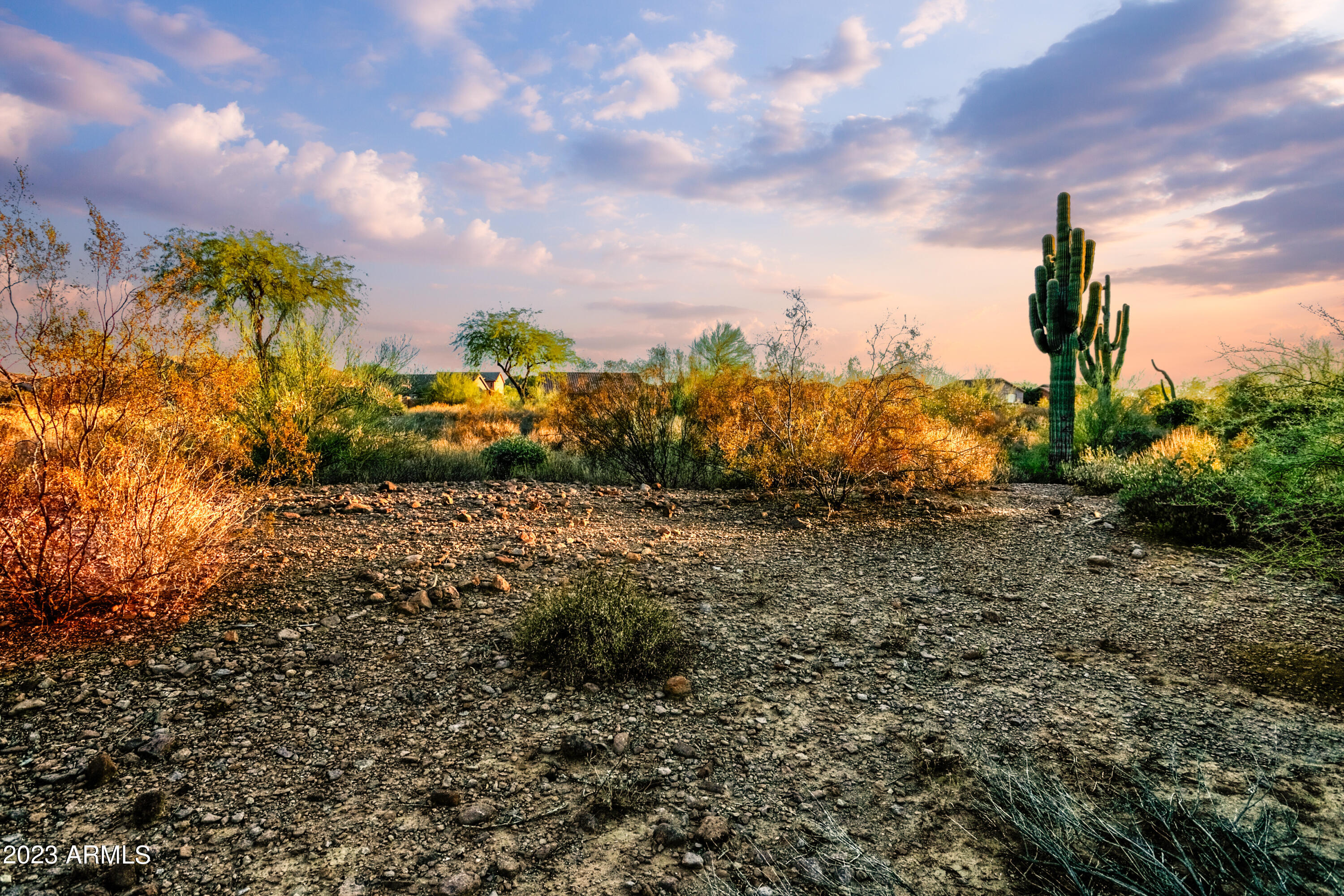 SUPERSTITION MOUNTAIN - Land