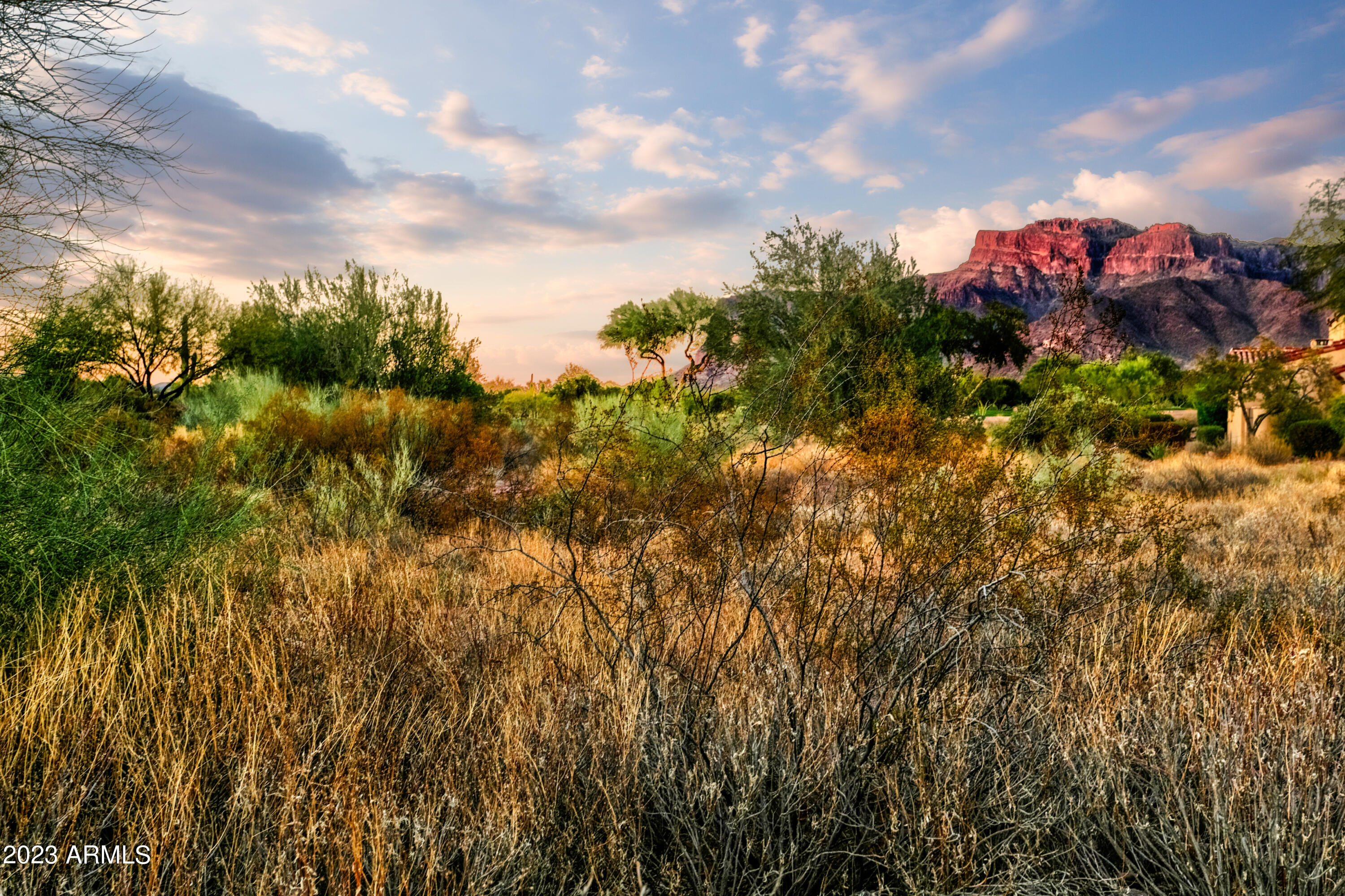 SUPERSTITION MOUNTAIN - Land