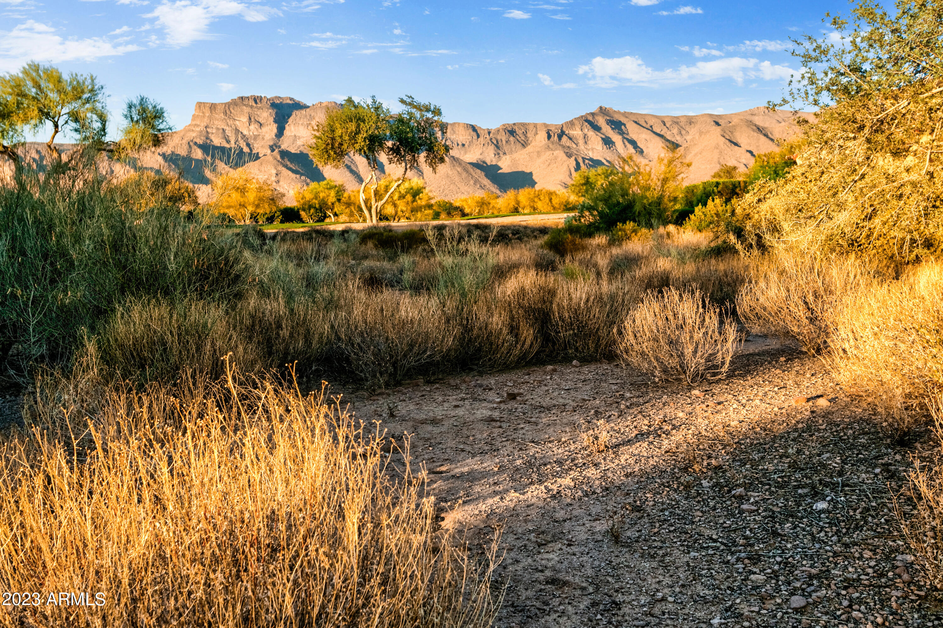 SUPERSTITION MOUNTAIN - Land