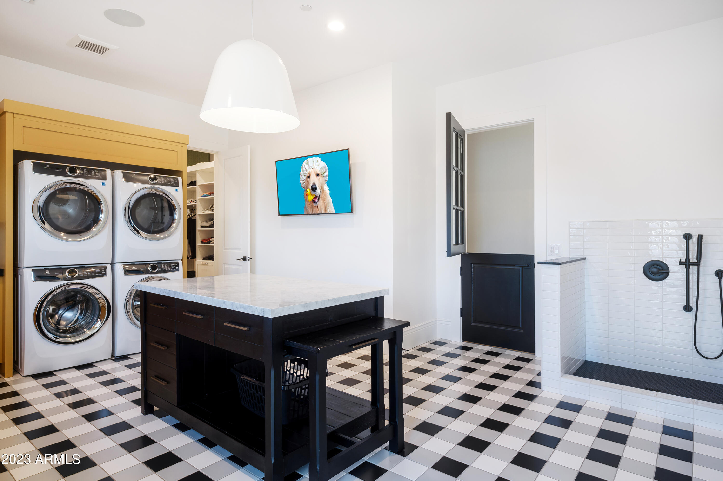 LOR VILLA ESTATES - Residential