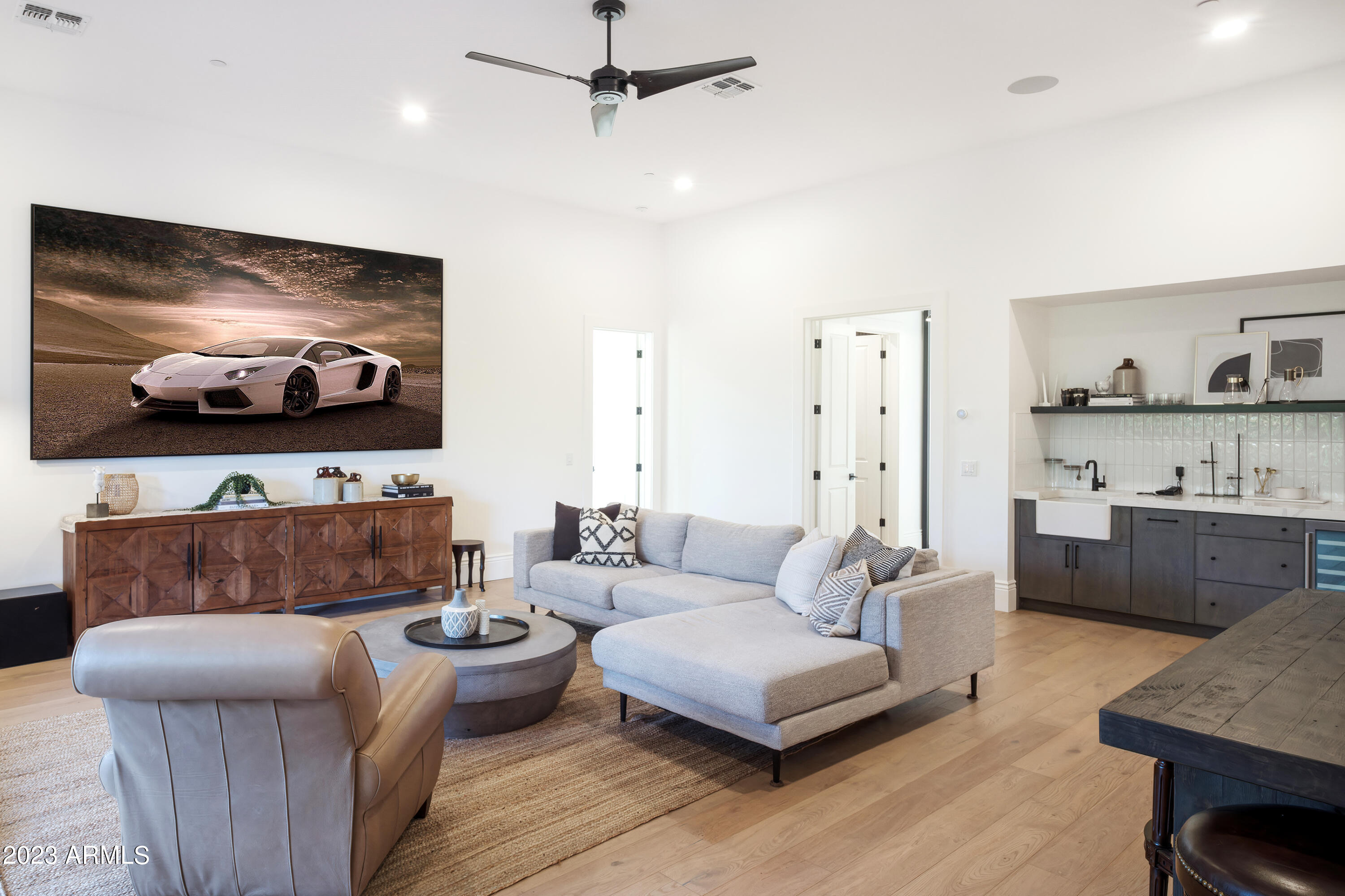 LOR VILLA ESTATES - Residential