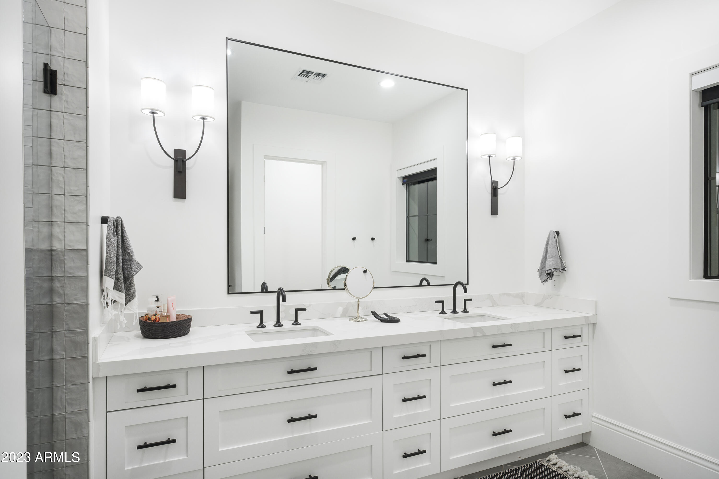 LOR VILLA ESTATES - Residential