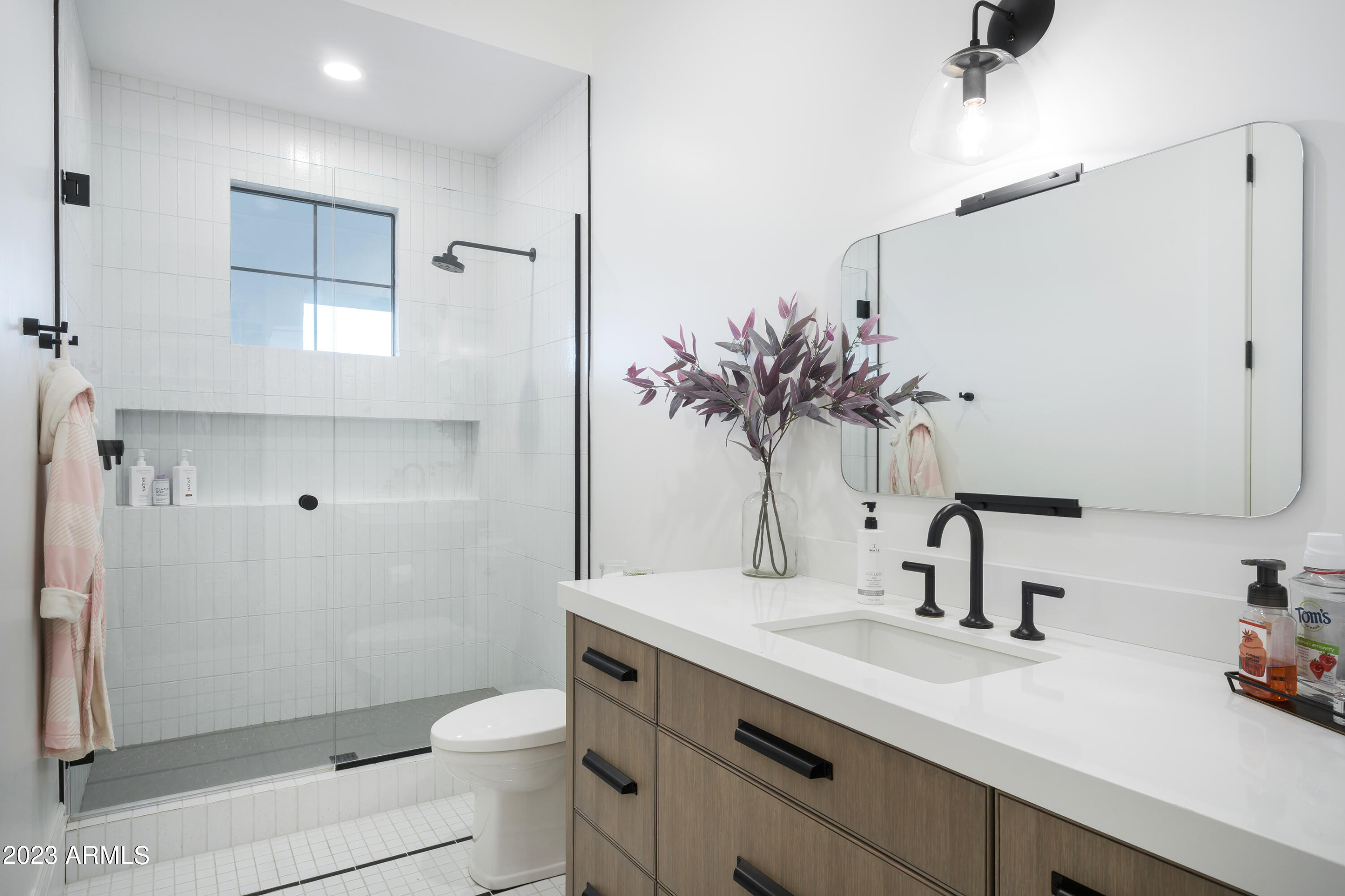 LOR VILLA ESTATES - Residential