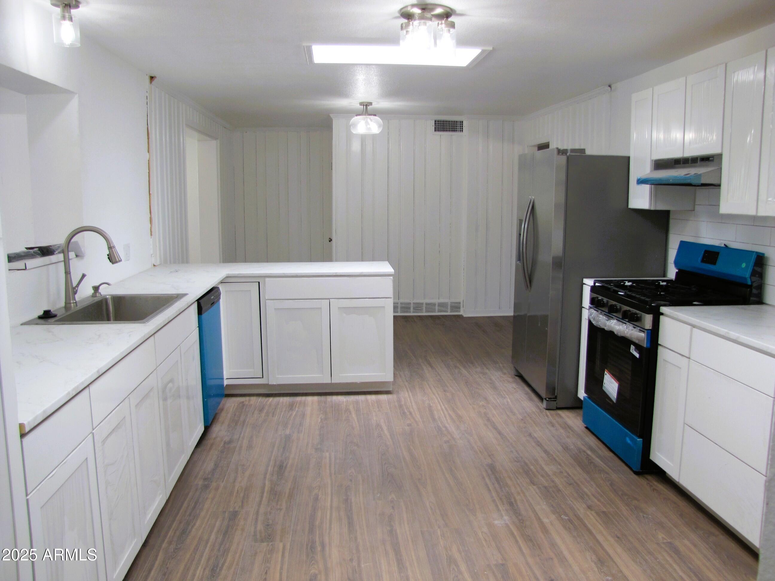 VILLAGE MEADOWS ESTATES - Residential Lease