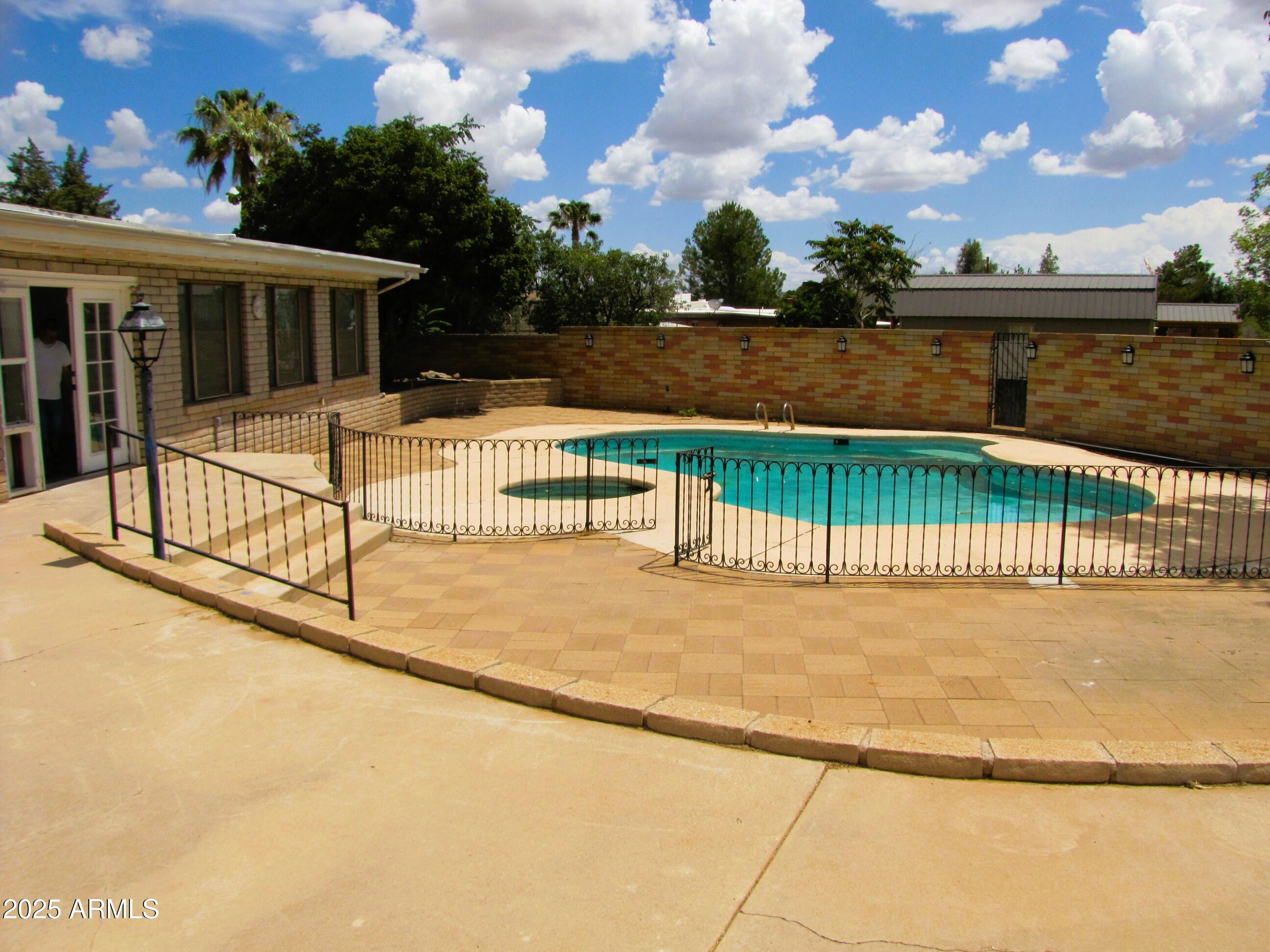 VILLAGE MEADOWS ESTATES - Residential Lease