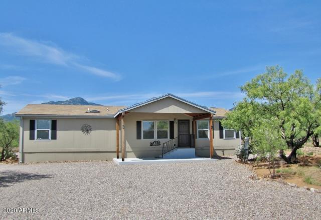 This 3BR/2BA/1CP, 1680 sq.ft. manufactured home in Hereford, AZ is minutes from Sierra Vista, AZ & Ft. Huachuca. The home includes a split floor-plan with a large living area, custom kitchen and an office. The lot is one acre with a storage shed and some spectacular views of the Huachuca Mountains. Short term lease only; 6-month as must be out by January 1, 2021. Call today!
