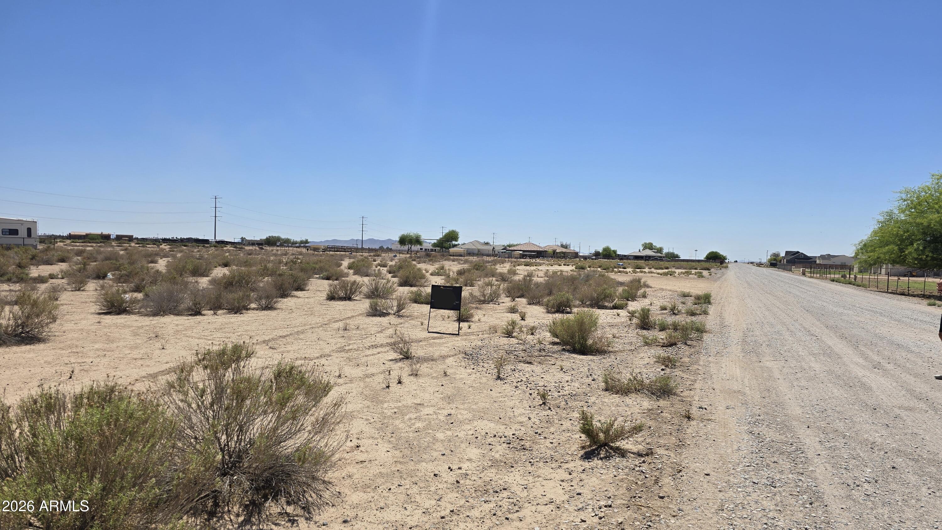 COM @ THE W/4 COR OF SEC 25 6S-7E TH N-1049.20 TH - Land