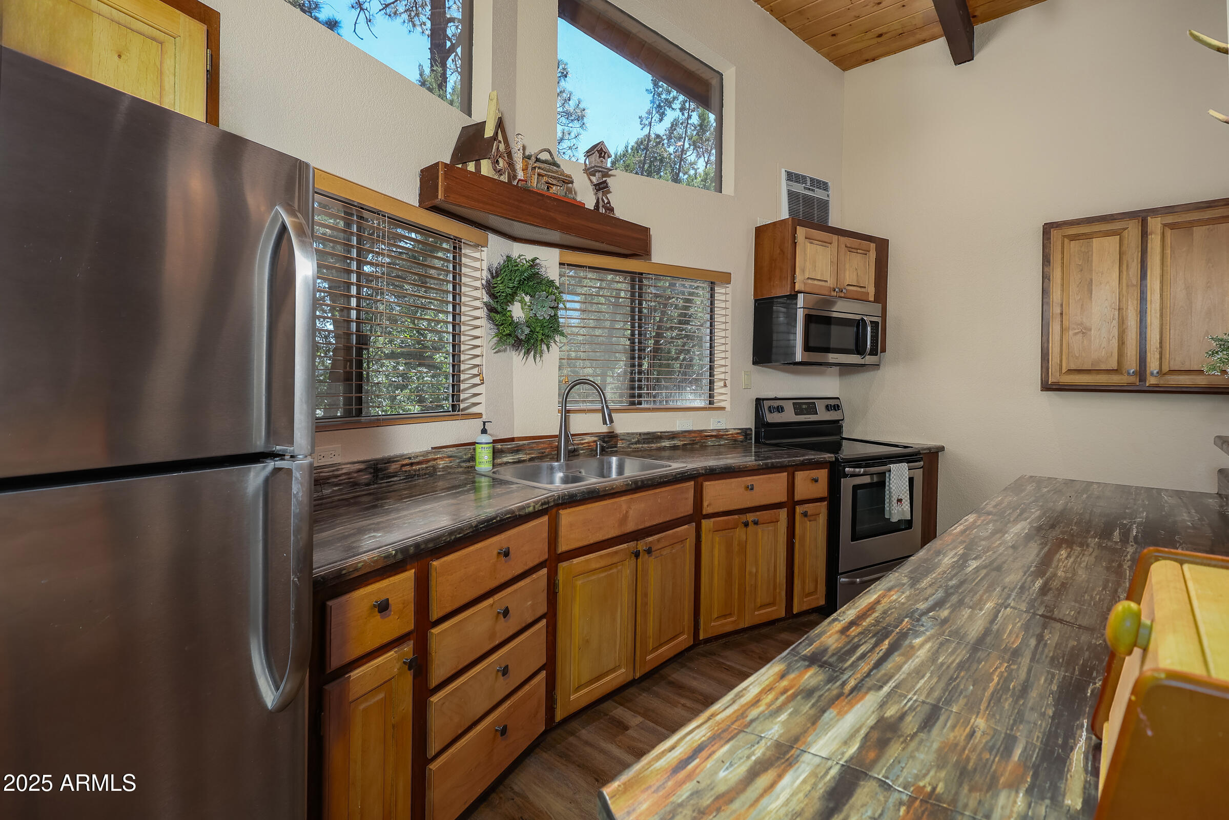PINEWOOD 14 - Residential