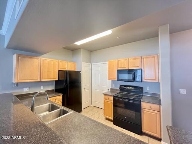 VENU AT GRAYHAWK CONDOMINIUM - Residential Lease