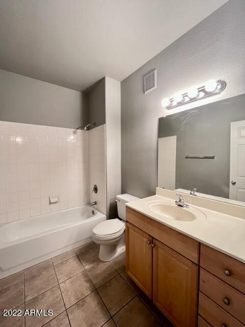 VENU AT GRAYHAWK CONDOMINIUM - Residential Lease