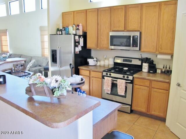 LEGENDS VALIENTE 2 - Residential Lease