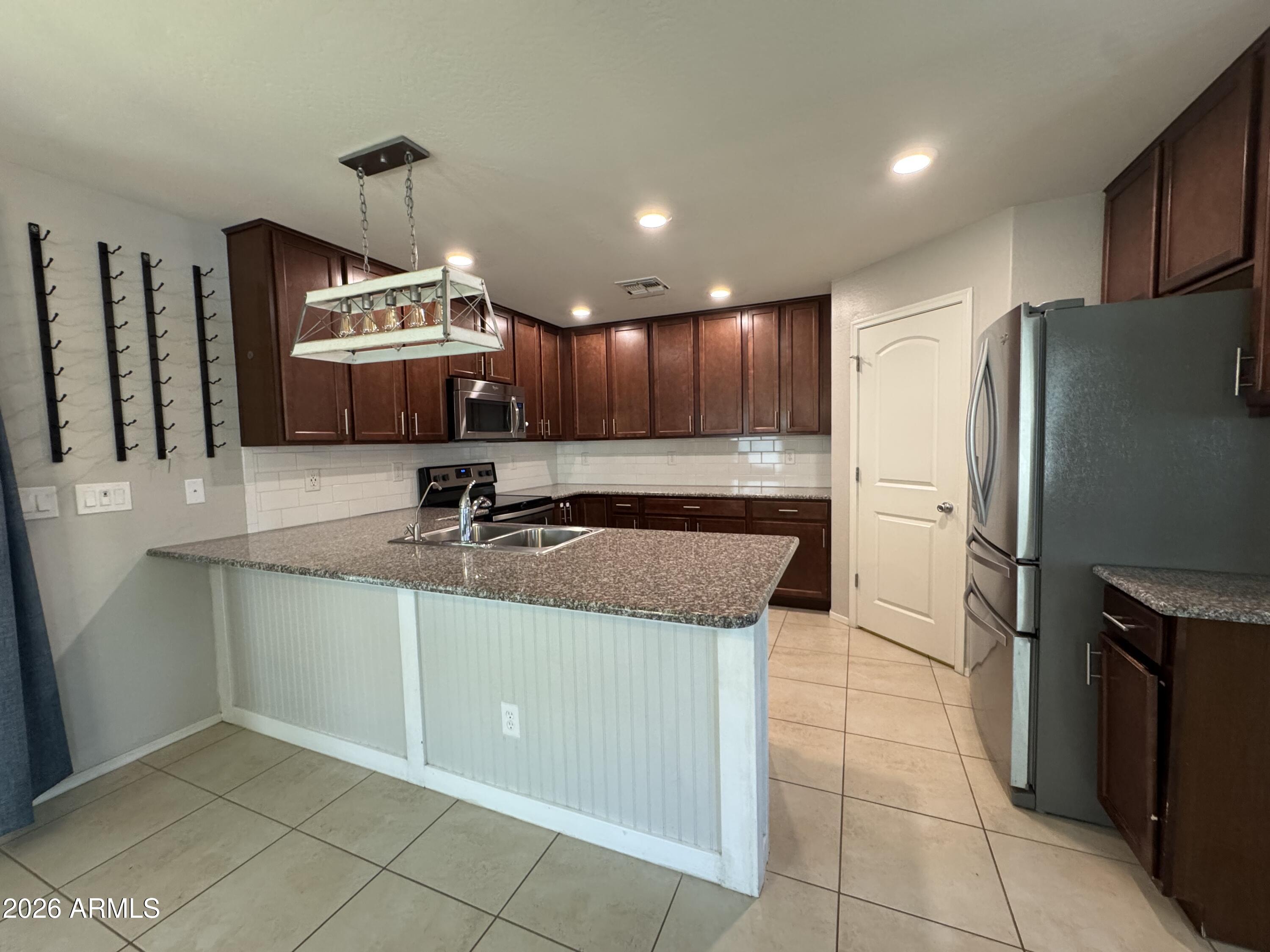 DAHLIA POINTE - Residential