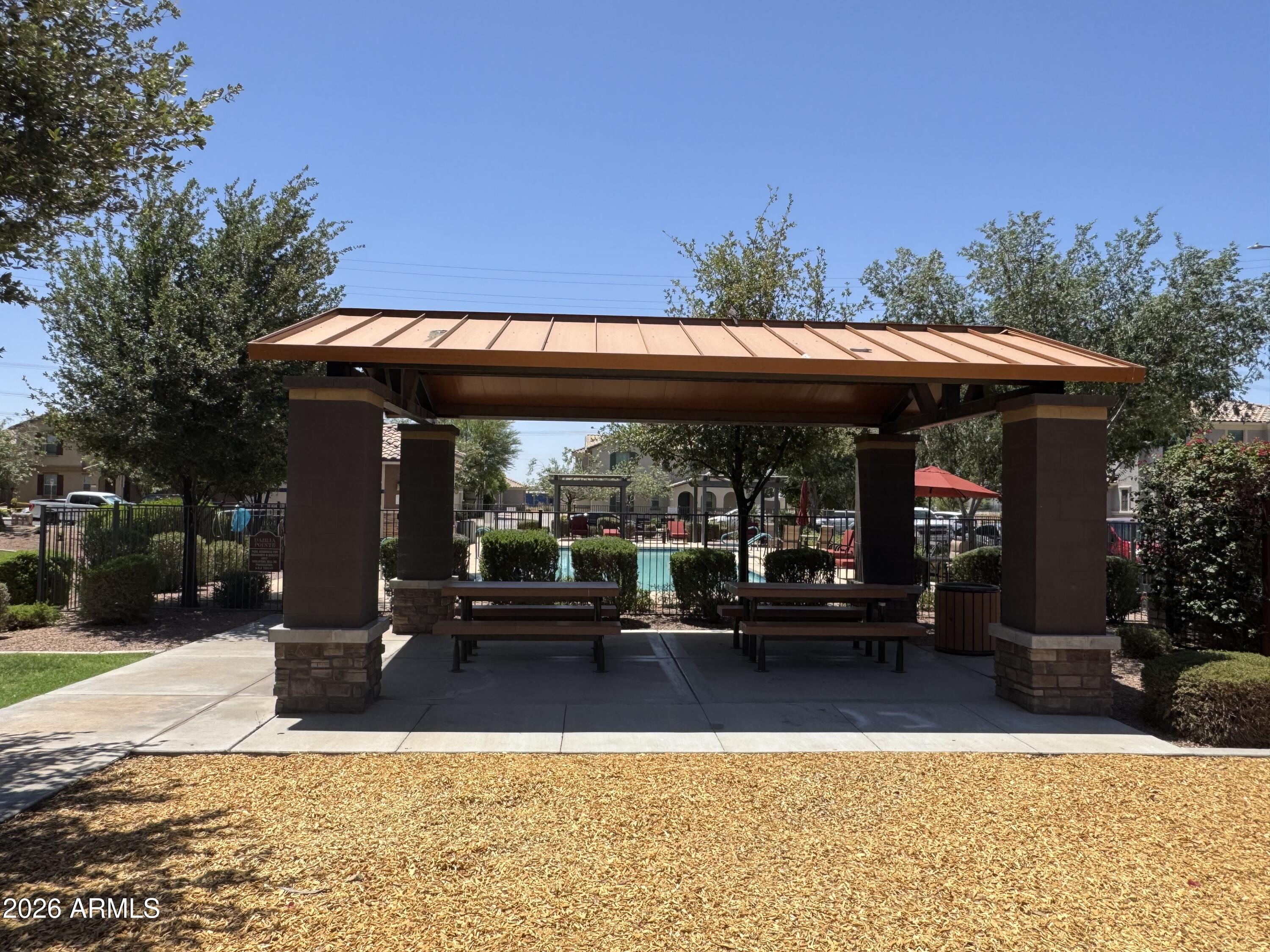 DAHLIA POINTE - Residential