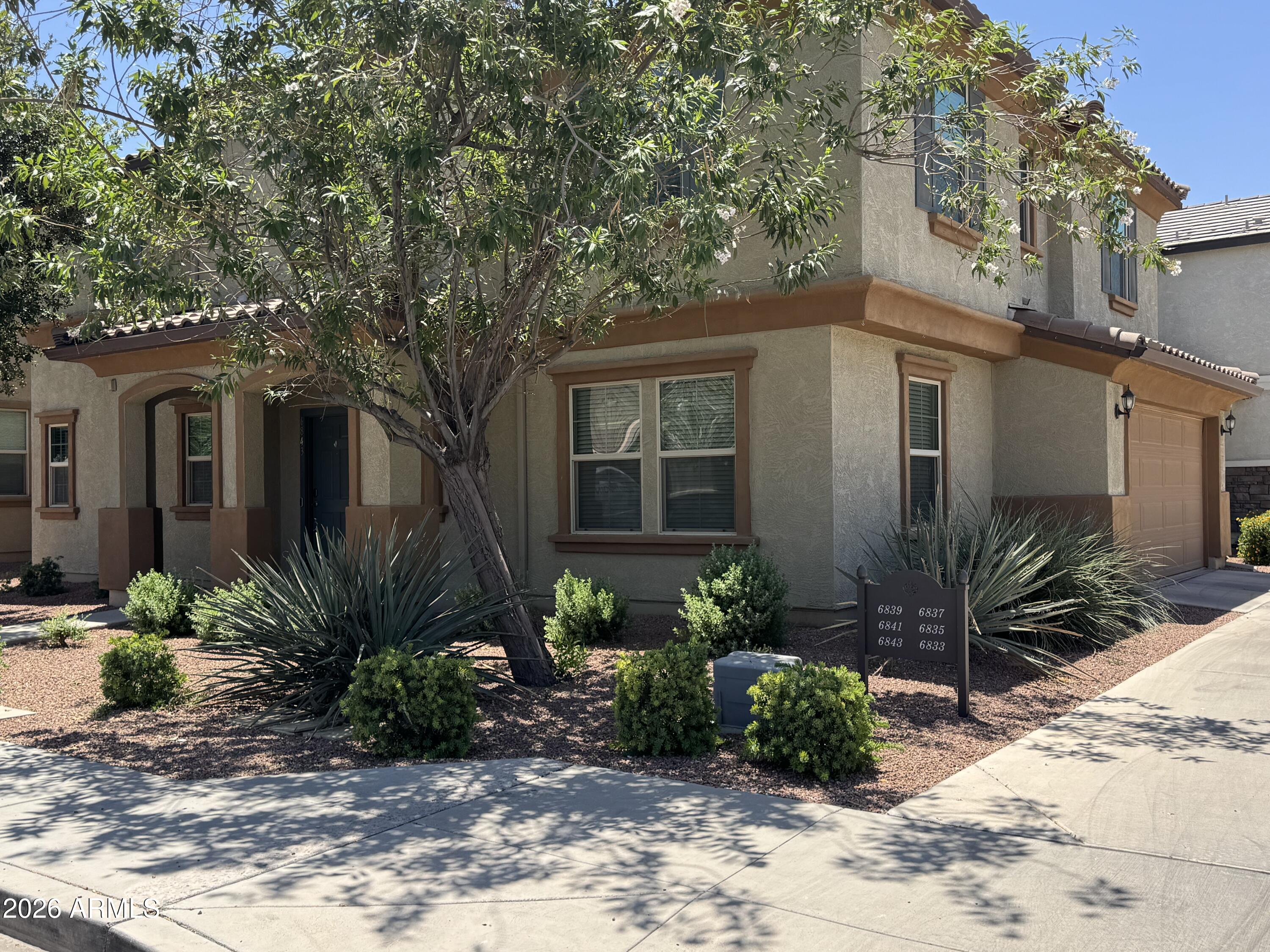 DAHLIA POINTE - Residential