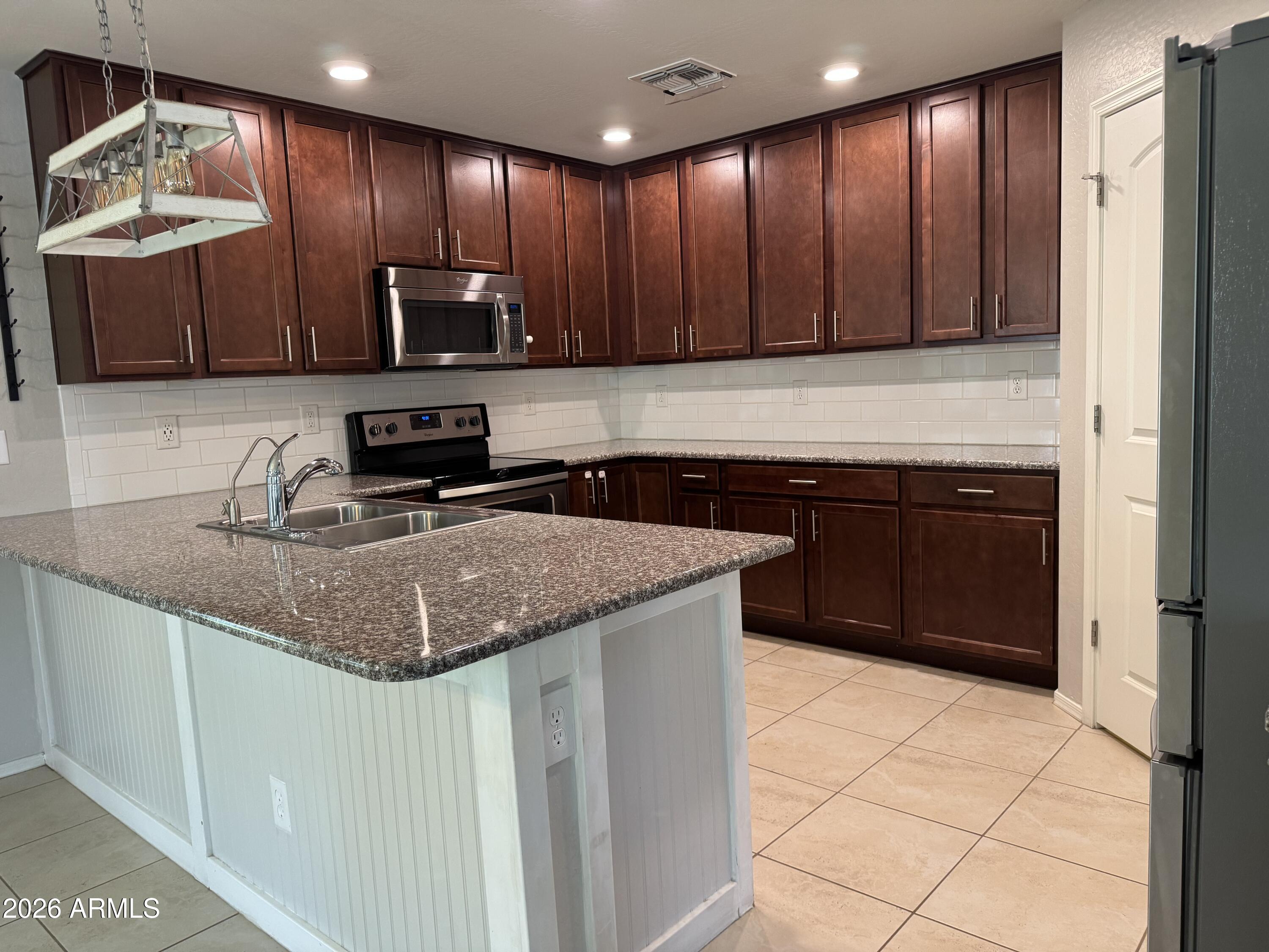 DAHLIA POINTE - Residential