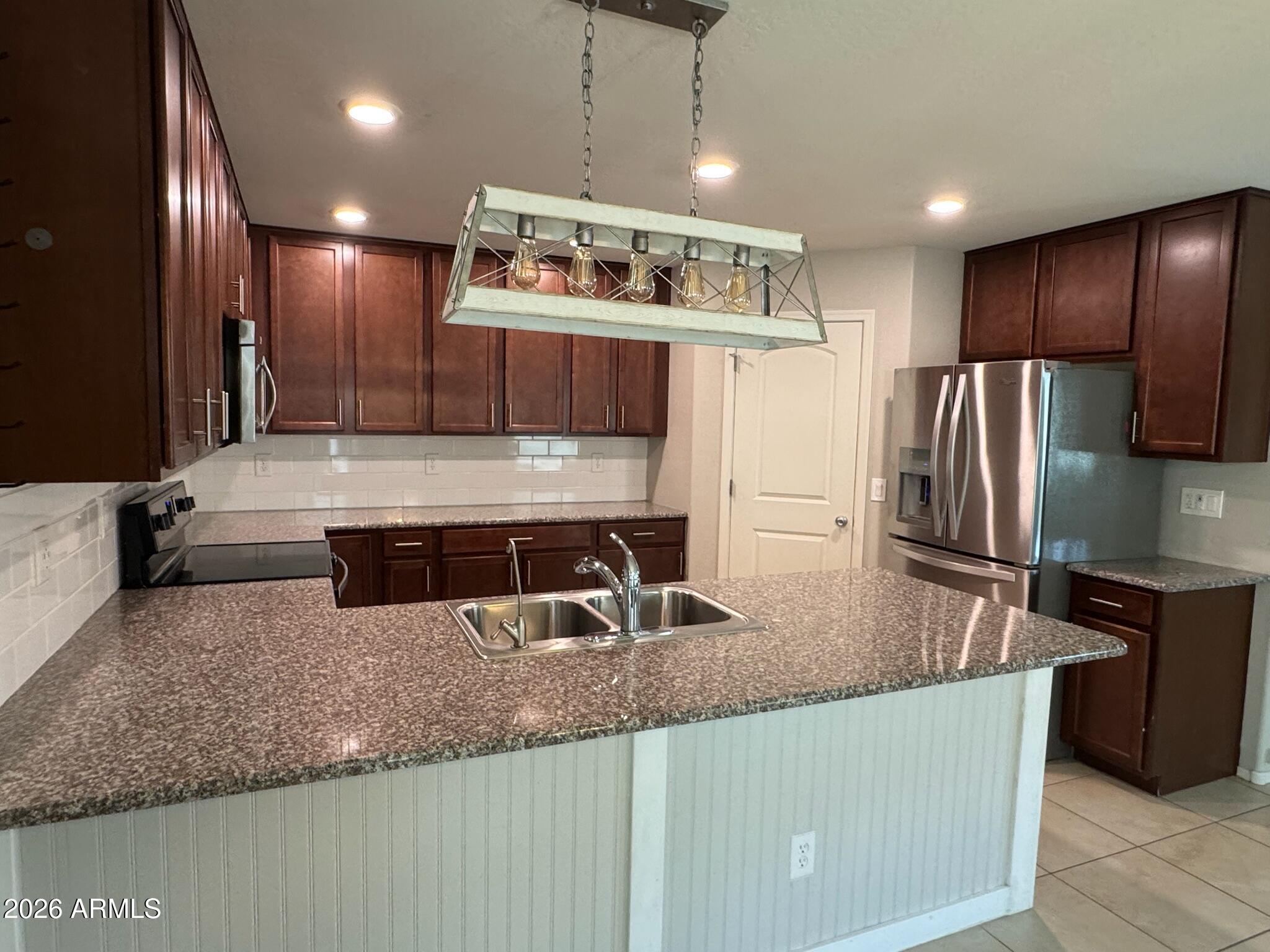 DAHLIA POINTE - Residential