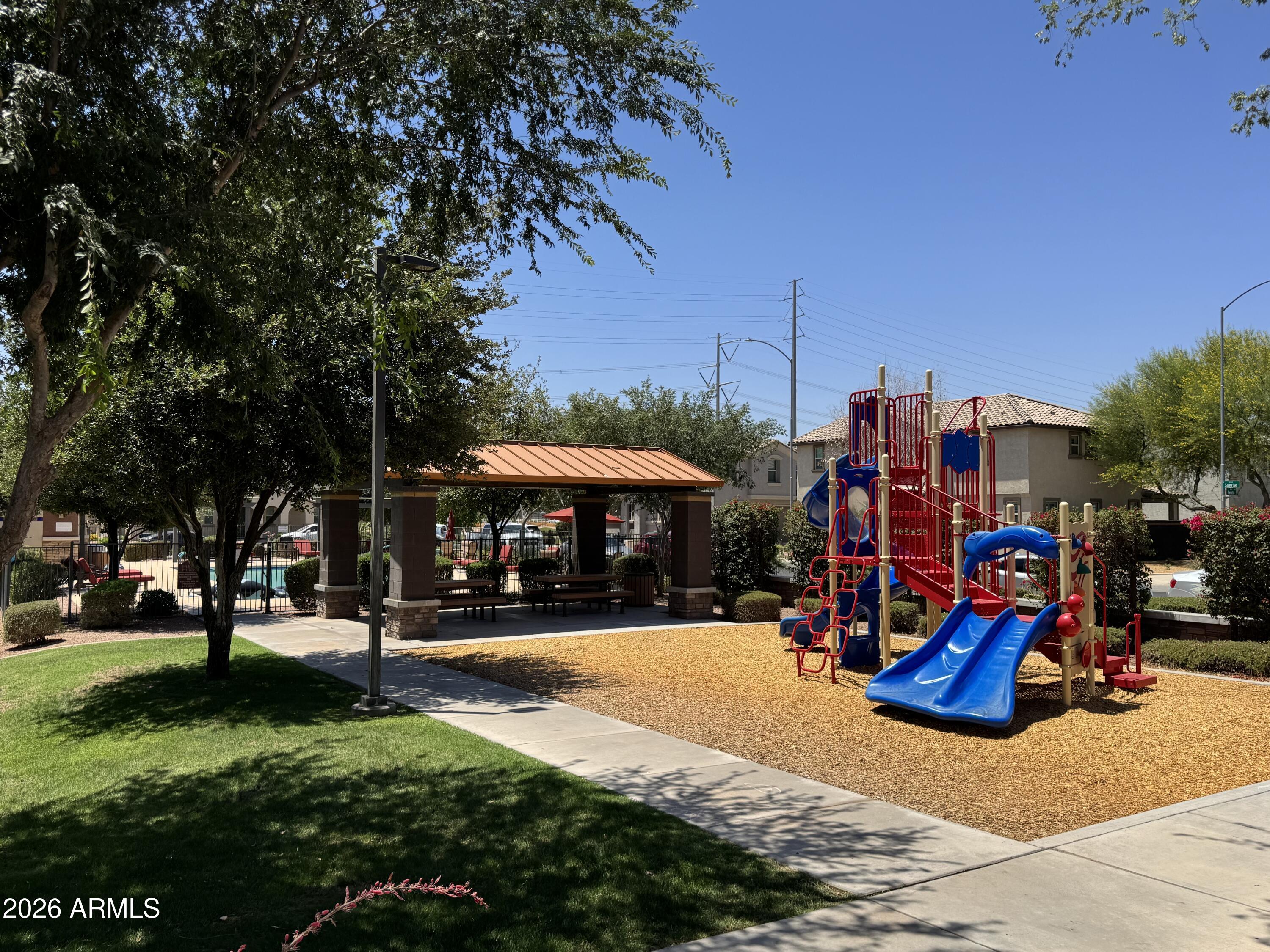 DAHLIA POINTE - Residential
