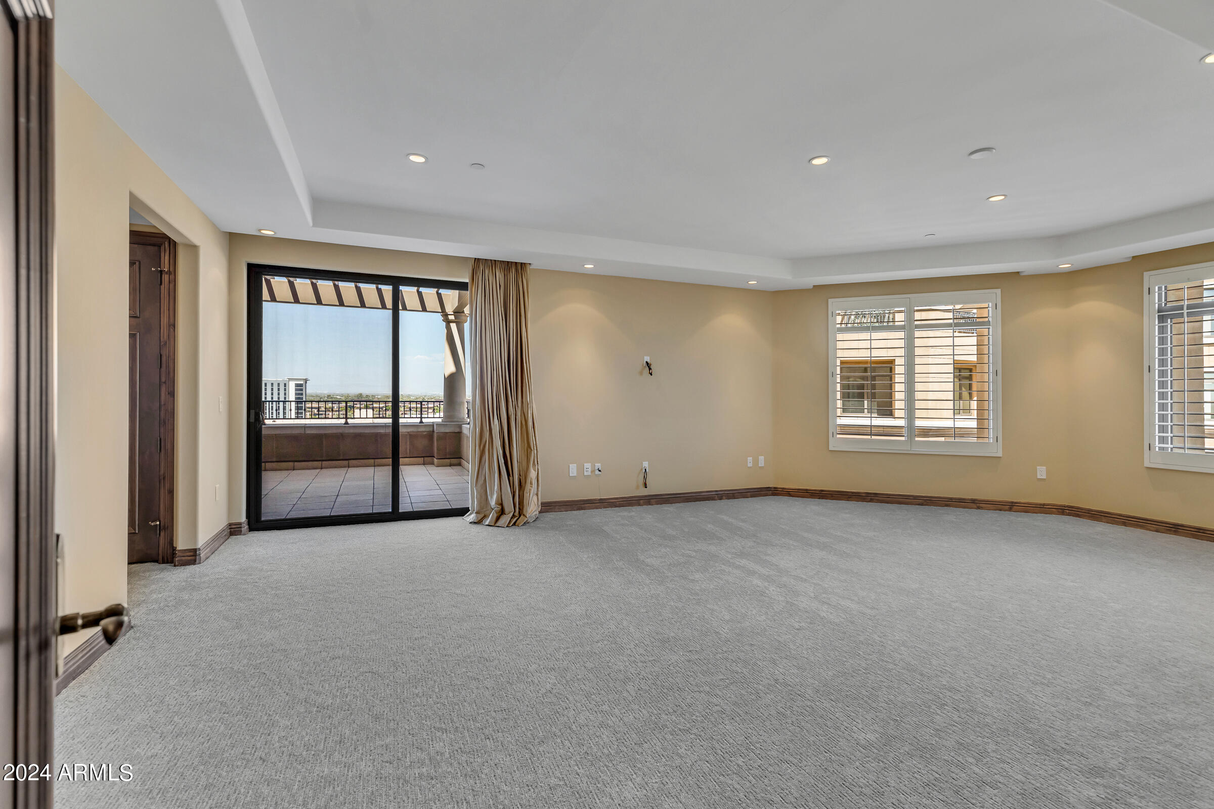 SCOTTSDALE WATERFRONT RESIDENCES CONDOMINIUM - Residential